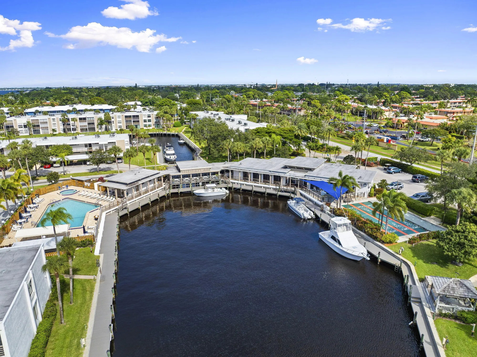 Property Slideshow image 5 of 46 | 1950 sw palm city rd apt 6105, Stuart, FL, 34994