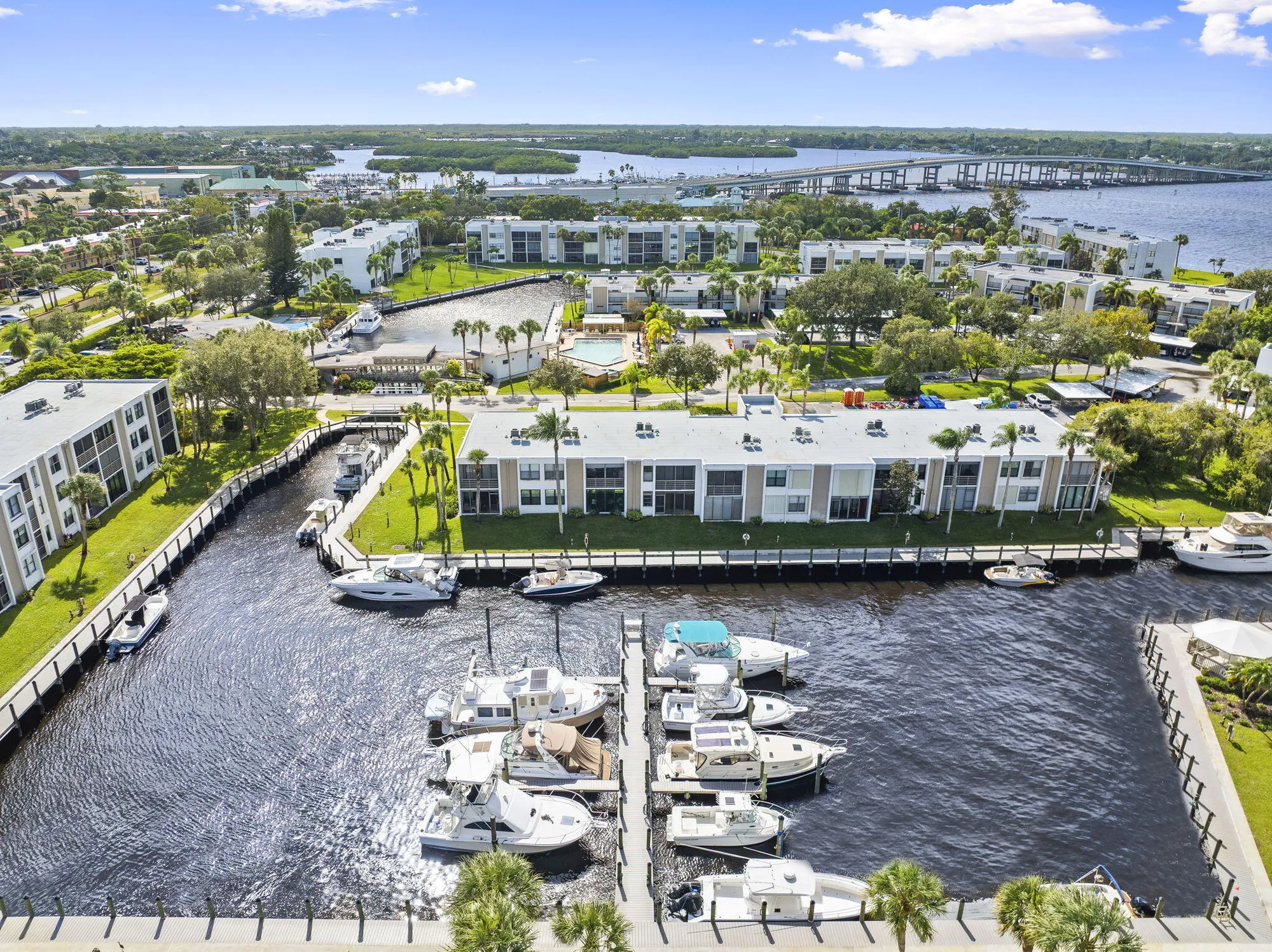 Property Slideshow image 11 of 46 | 1950 sw palm city rd apt 6105, Stuart, FL, 34994