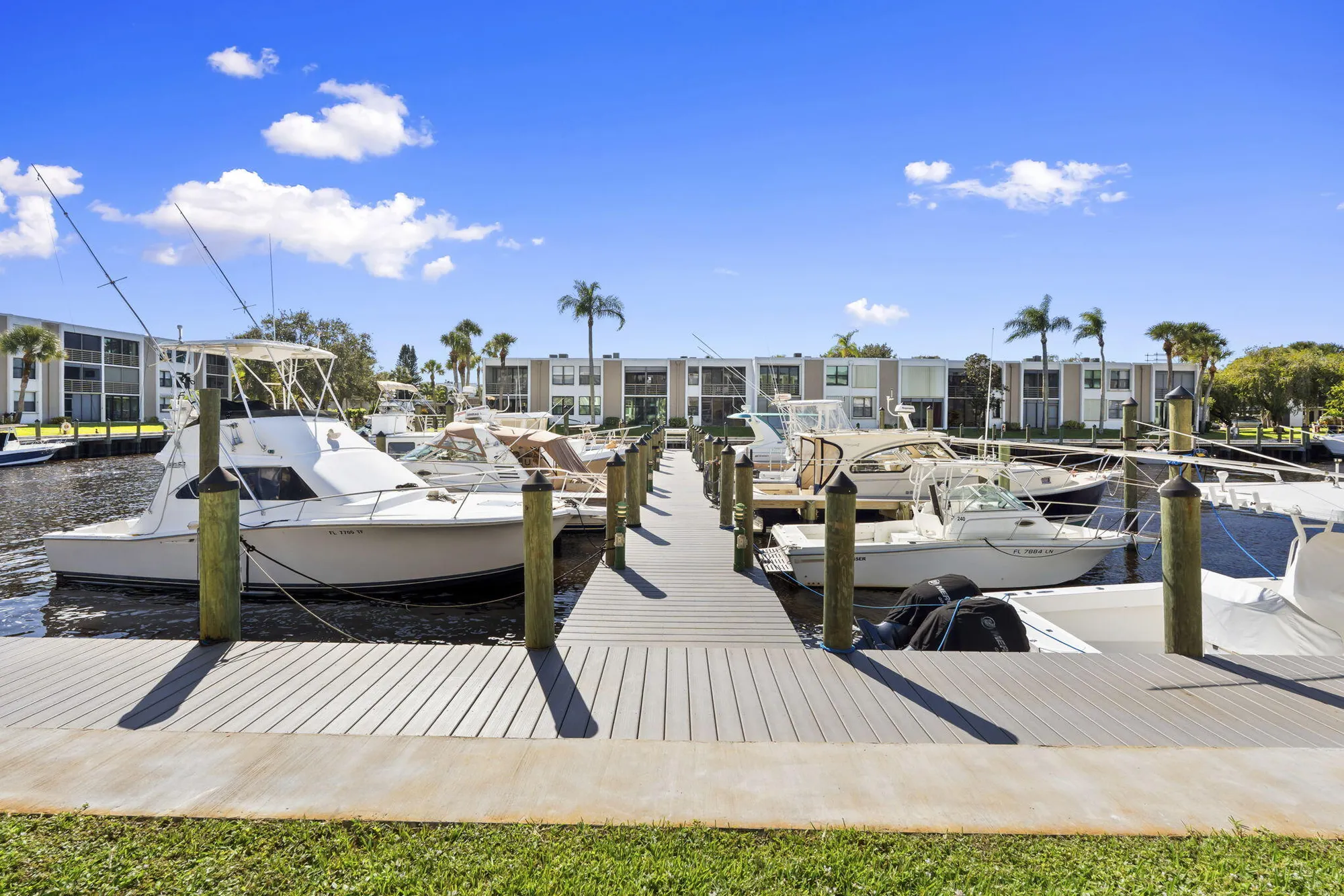 Property Slideshow image 14 of 46 | 1950 sw palm city rd apt 6105, Stuart, FL, 34994