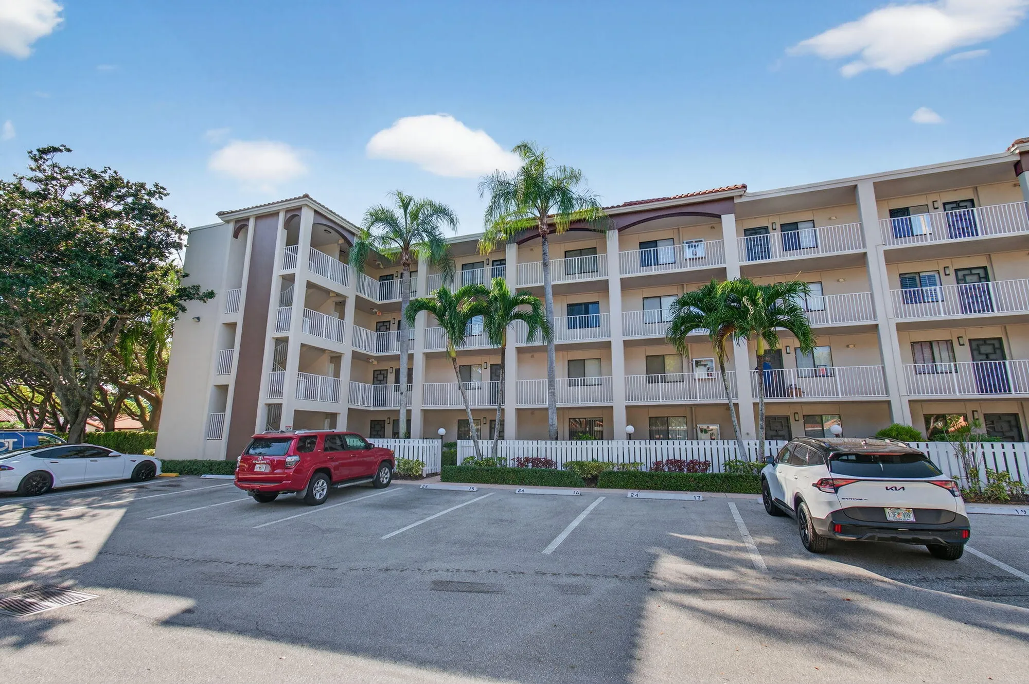 Property Slideshow image 4 of 147 | 6121 pointe regal cir apt 201, Delray Beach, FL, 33484
