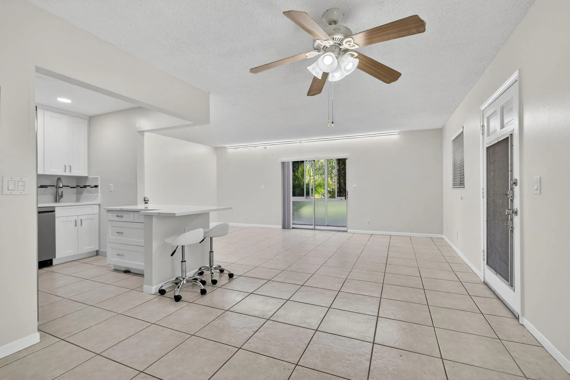 Property Slideshow image 9 of 50 | 116 oxford 200, West Palm Beach, FL, 33417
