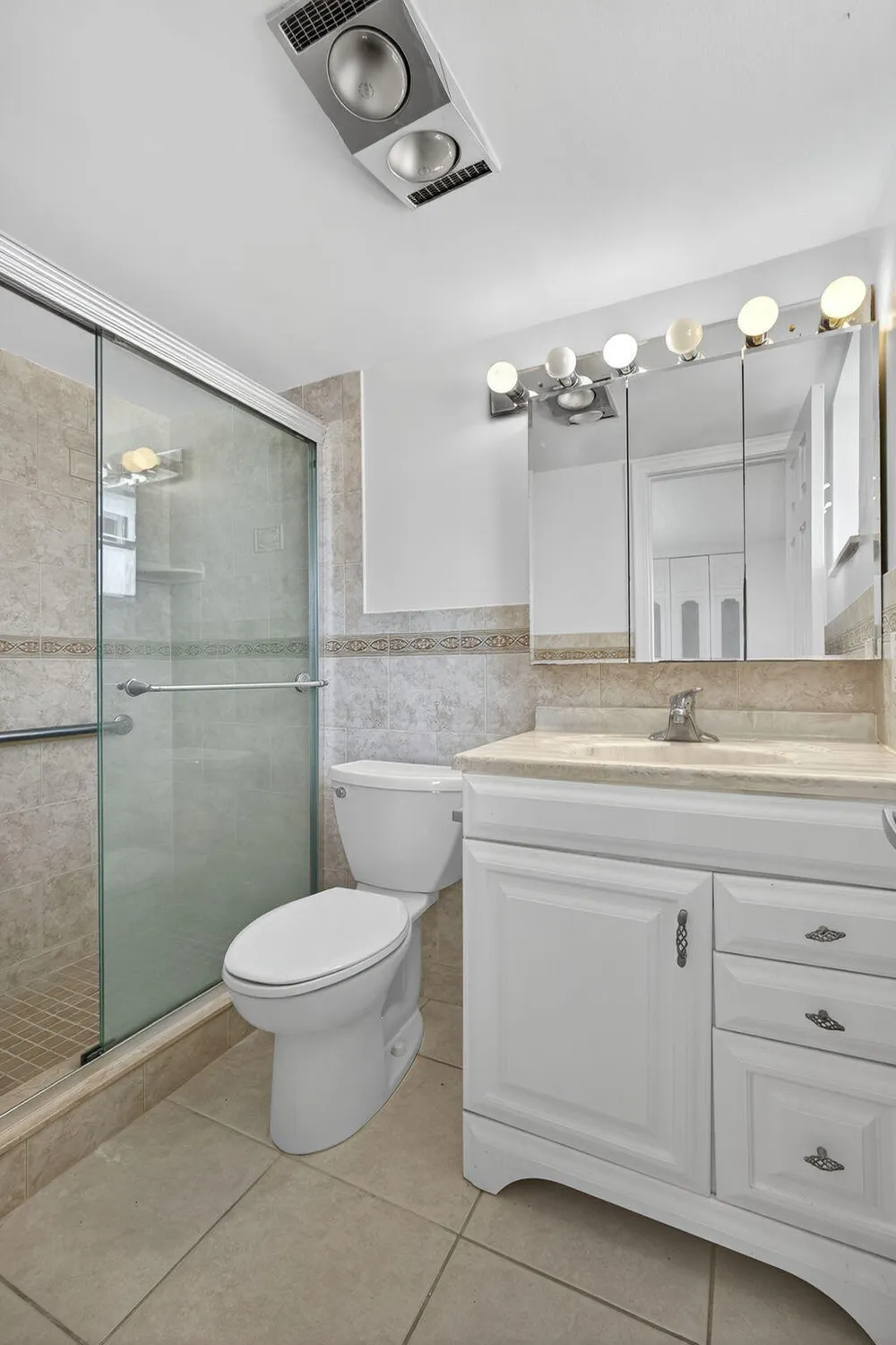Property Slideshow image 17 of 50 | 116 oxford 200, West Palm Beach, FL, 33417