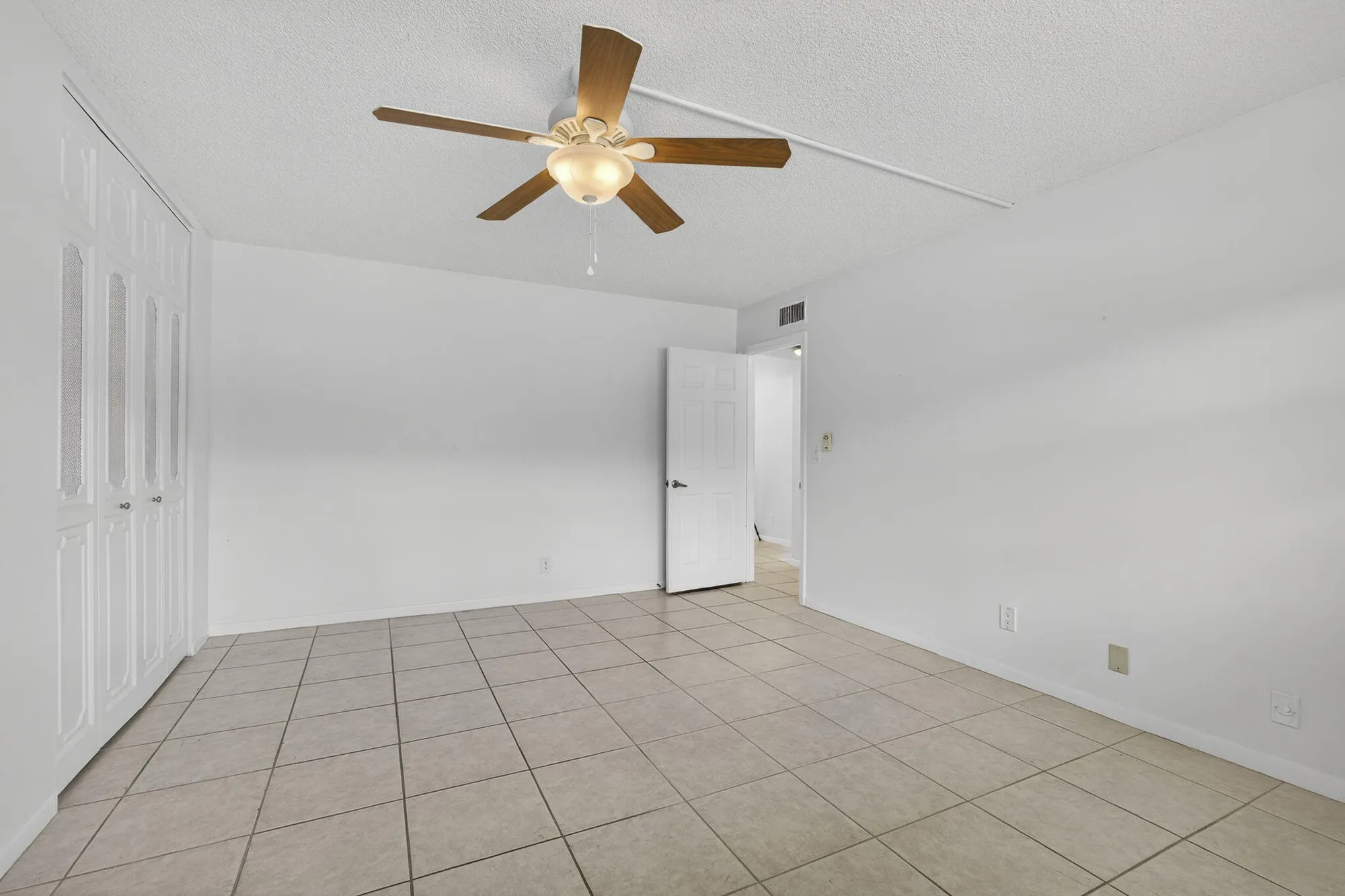 Property Slideshow image 15 of 50 | 116 oxford 200, West Palm Beach, FL, 33417