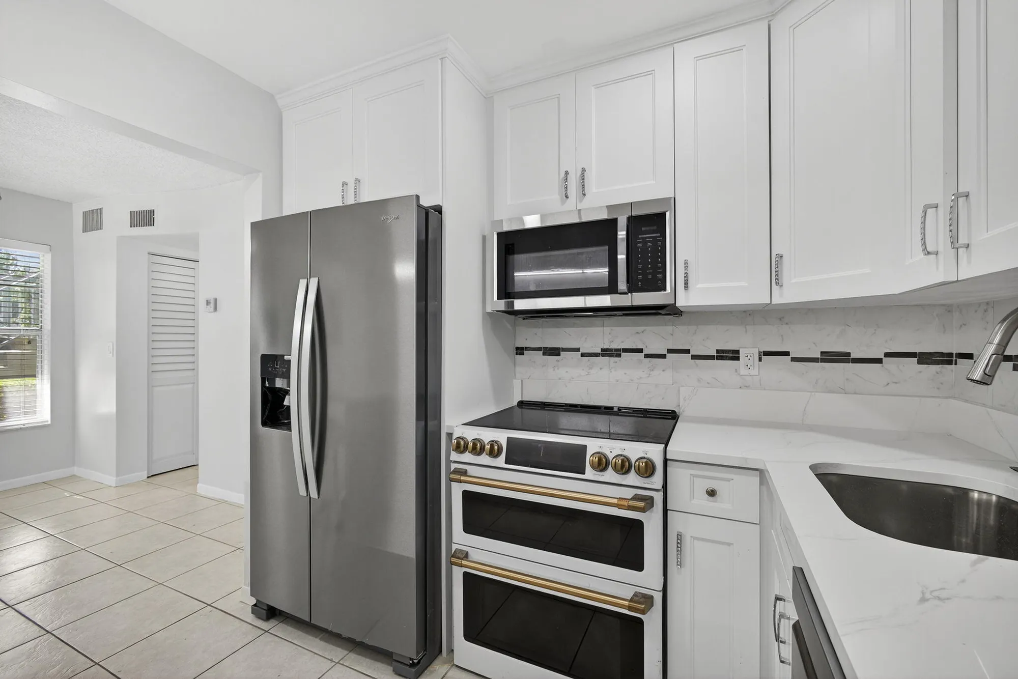 Property Slideshow image 13 of 50 | 116 oxford 200, West Palm Beach, FL, 33417