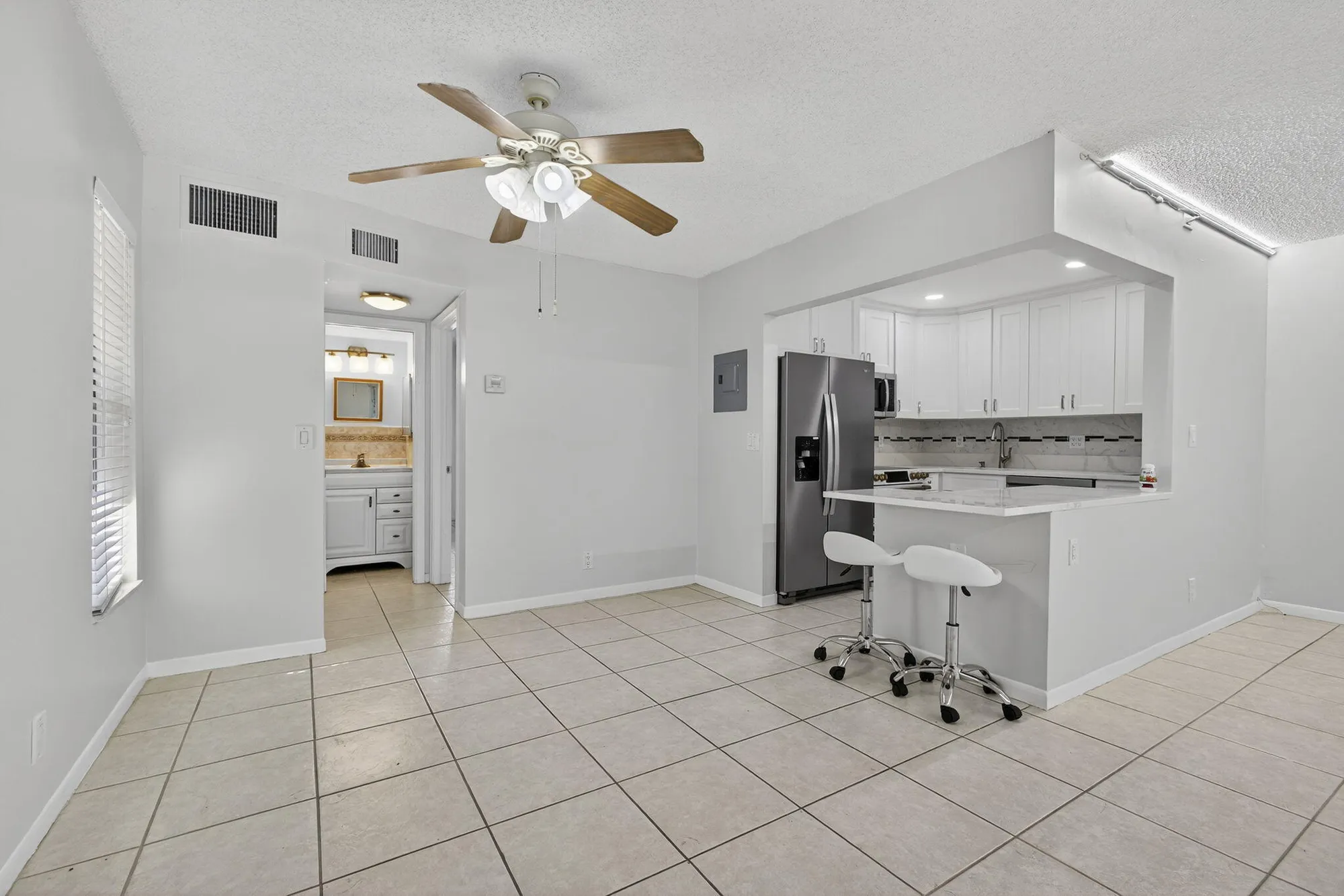 Property Slideshow image 7 of 50 | 116 oxford 200, West Palm Beach, FL, 33417