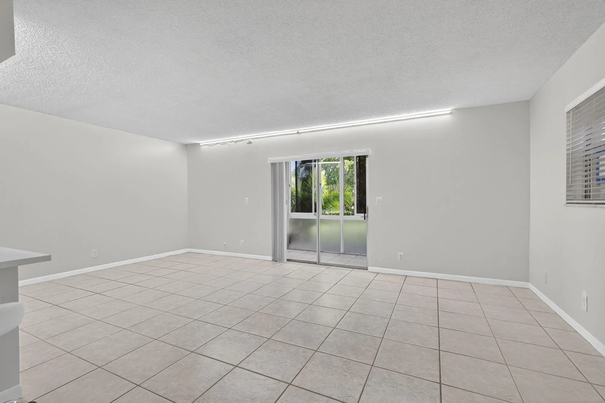 Property Slideshow image 5 of 50 | 116 oxford 200, West Palm Beach, FL, 33417