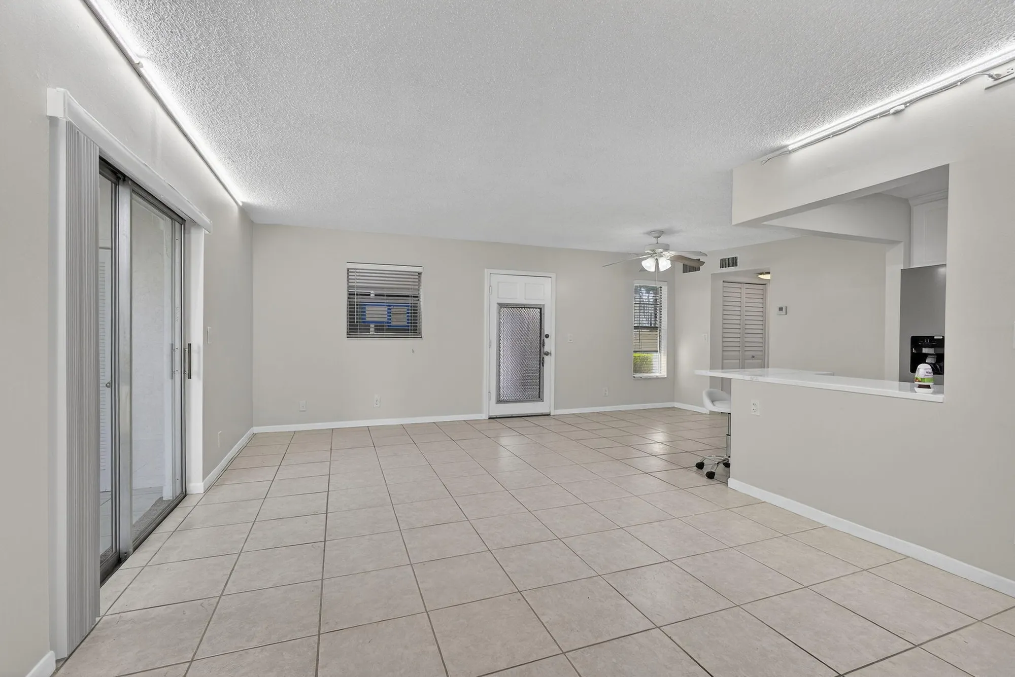 Property Slideshow image 6 of 50 | 116 oxford 200, West Palm Beach, FL, 33417
