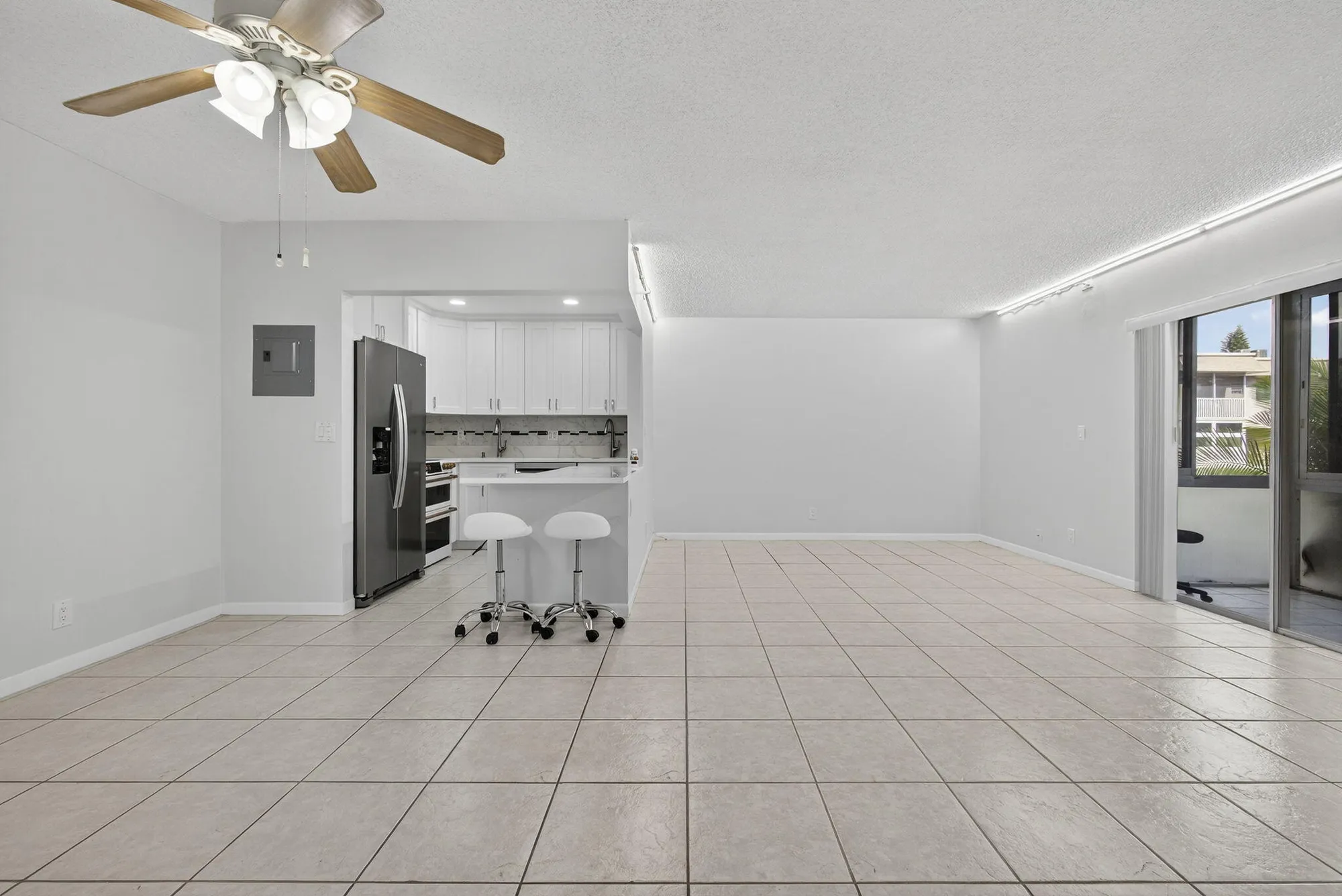 Property Slideshow image 4 of 50 | 116 oxford 200, West Palm Beach, FL, 33417