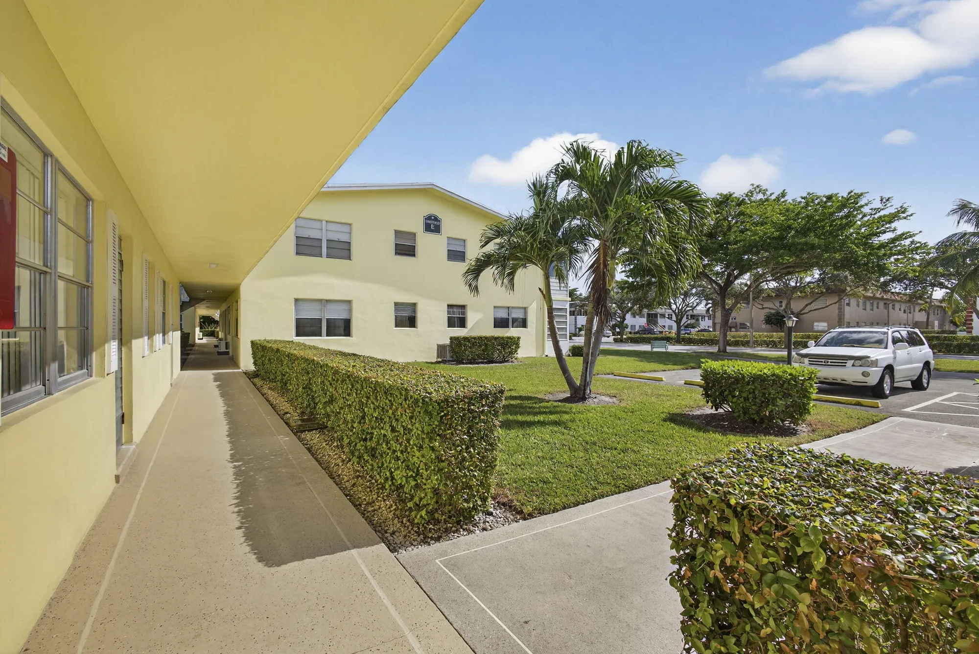 Property Slideshow image 3 of 44 | 100 sheffield e unit e, West Palm Beach, FL, 33417