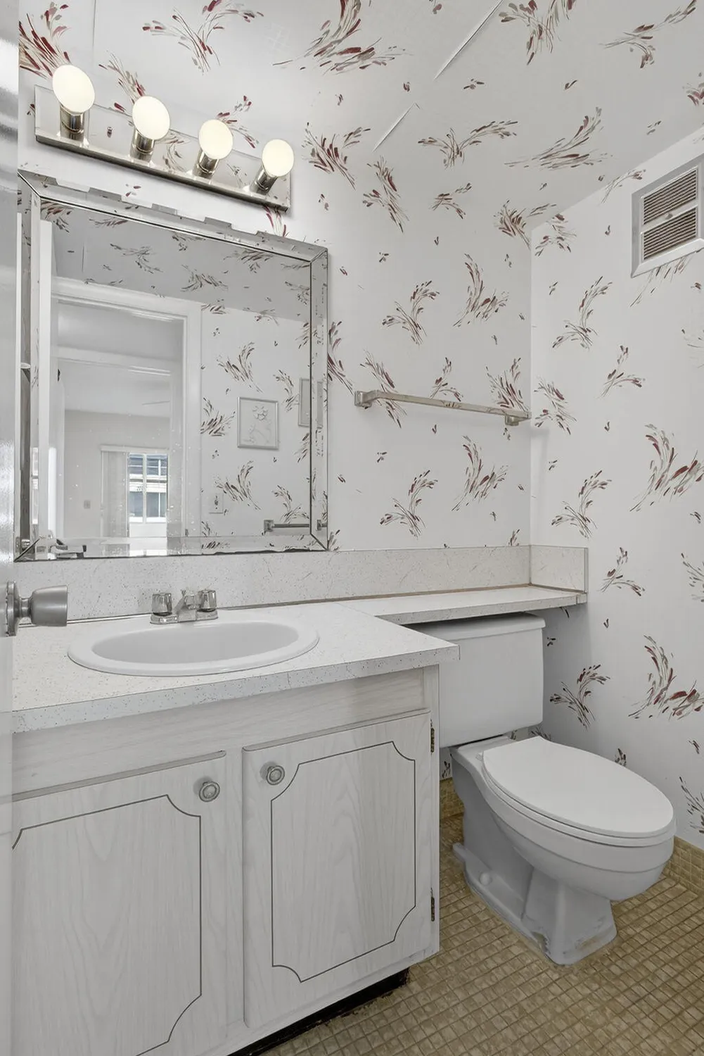 Property Slideshow image 15 of 44 | 100 sheffield e unit e, West Palm Beach, FL, 33417