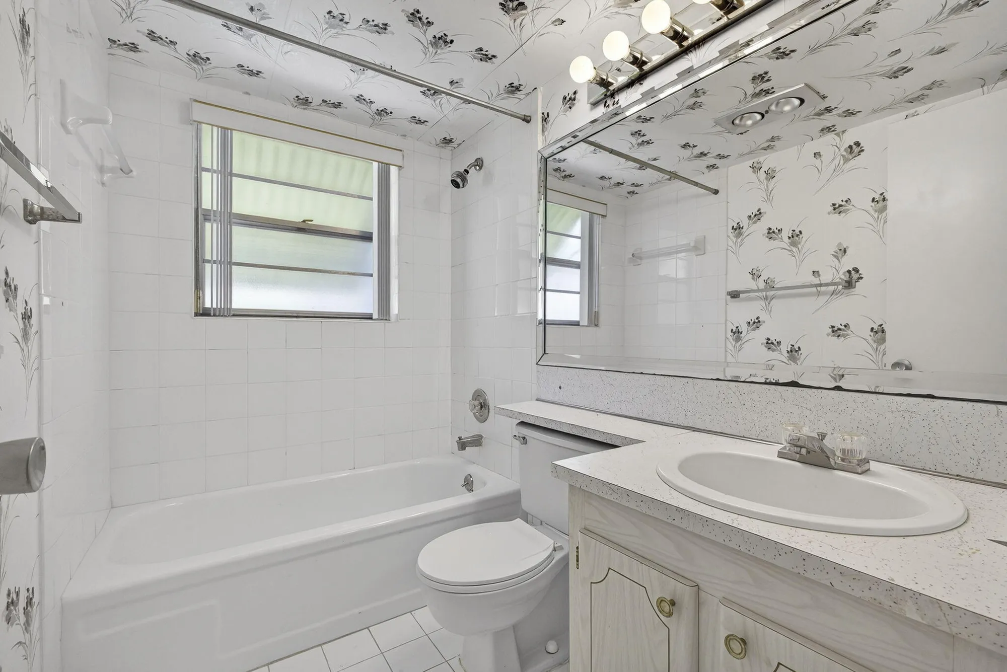 Property Slideshow image 14 of 44 | 100 sheffield e unit e, West Palm Beach, FL, 33417