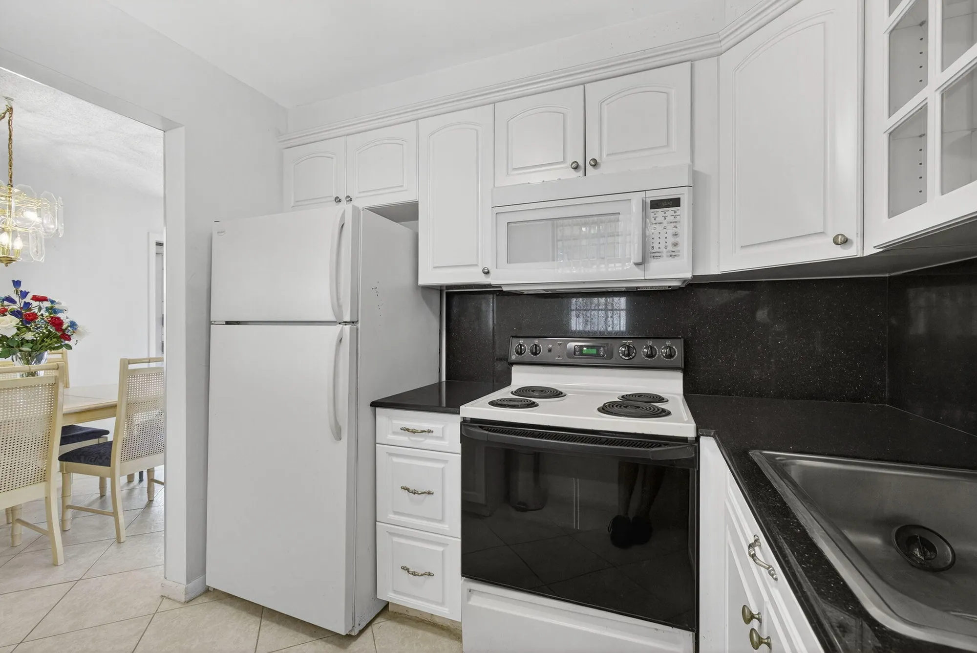 Property Slideshow image 13 of 44 | 100 sheffield e unit e, West Palm Beach, FL, 33417