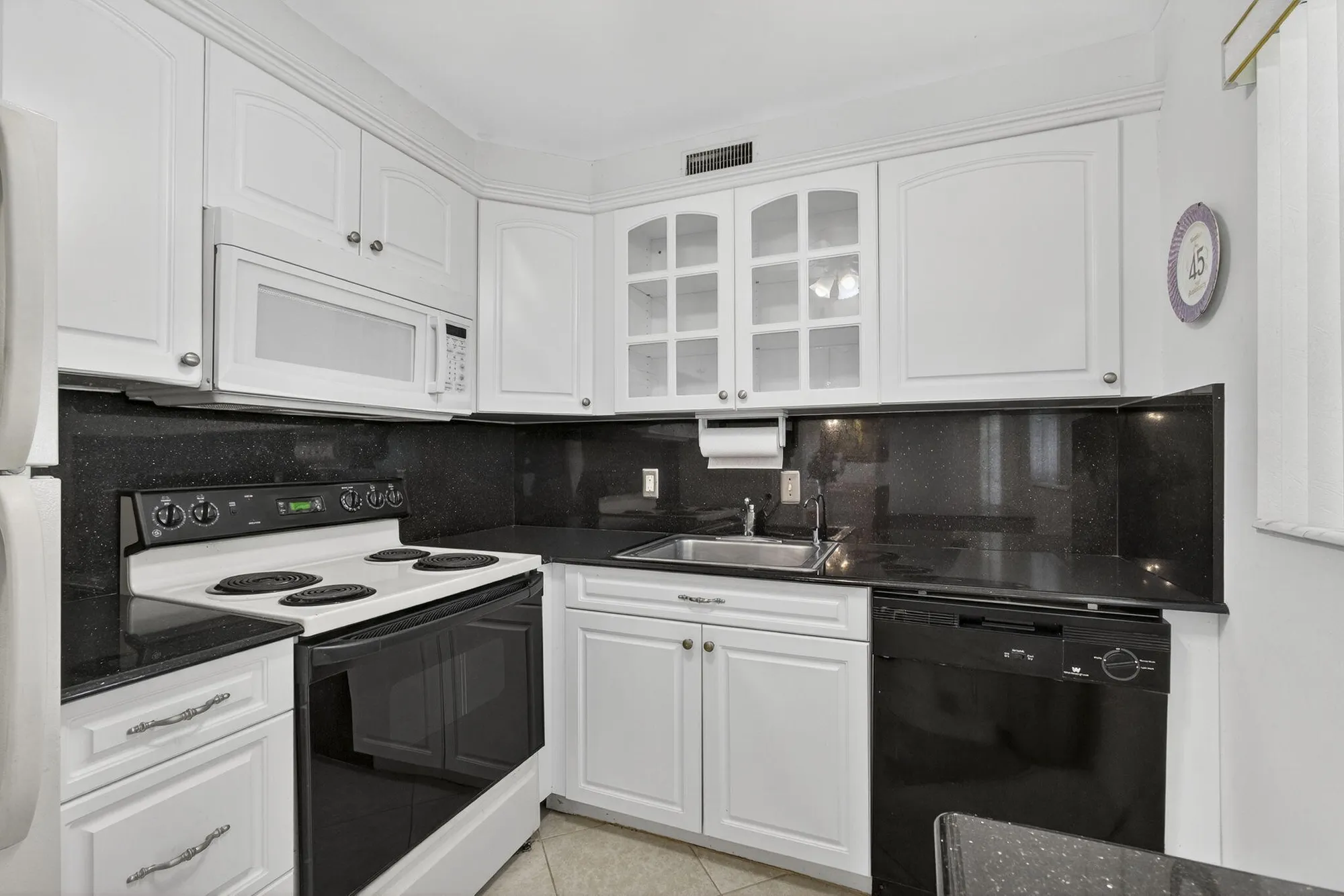 Property Slideshow image 11 of 44 | 100 sheffield e unit e, West Palm Beach, FL, 33417