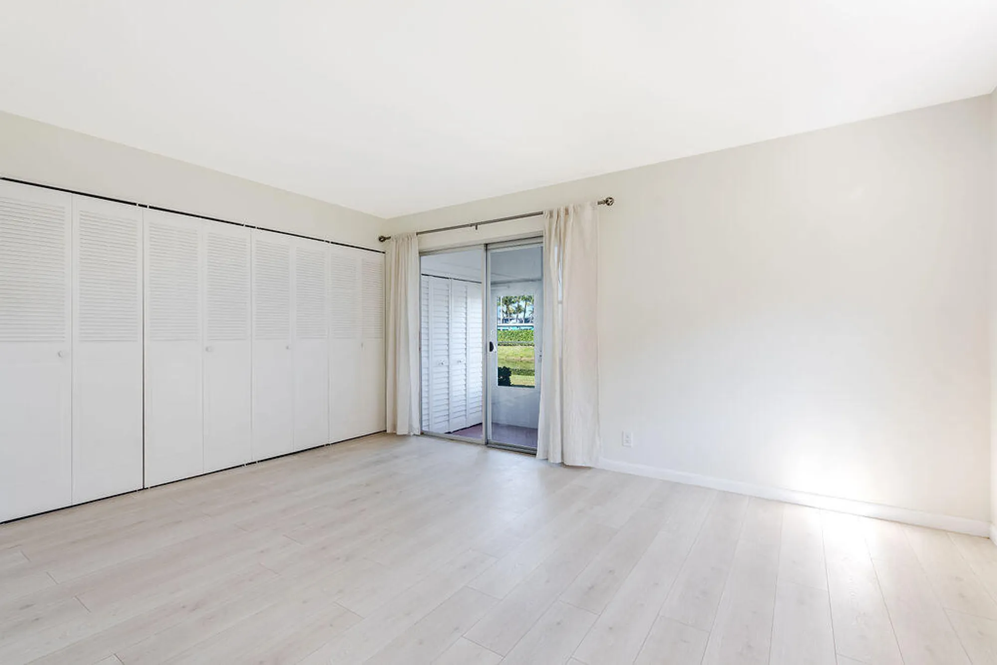 Property Slideshow image 13 of 32 | 7 saxony a, Delray Beach, FL, 33446