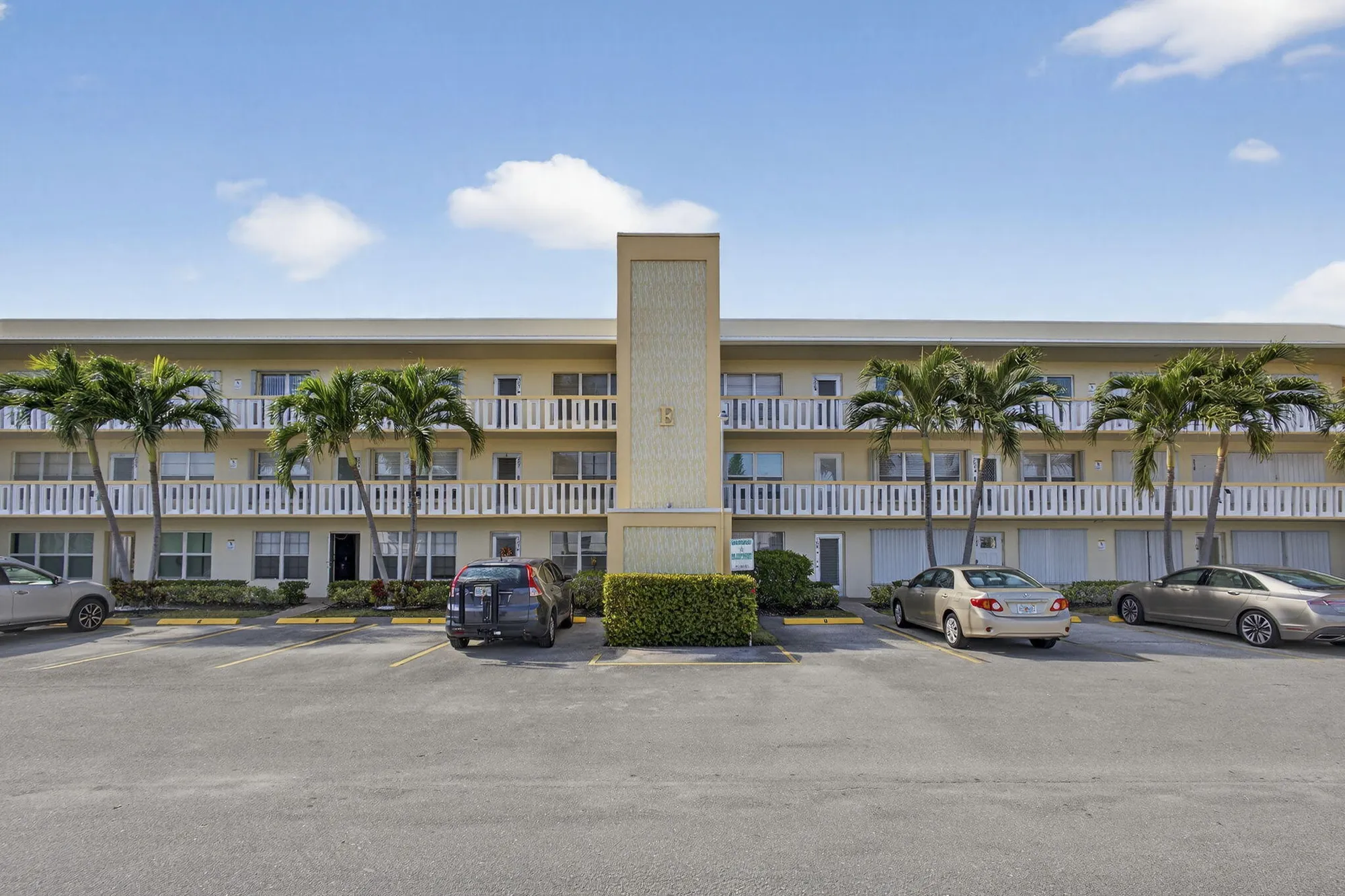 Property Slideshow image 2 of 38 | 207 wellington e unit e, West Palm Beach, FL, 33417