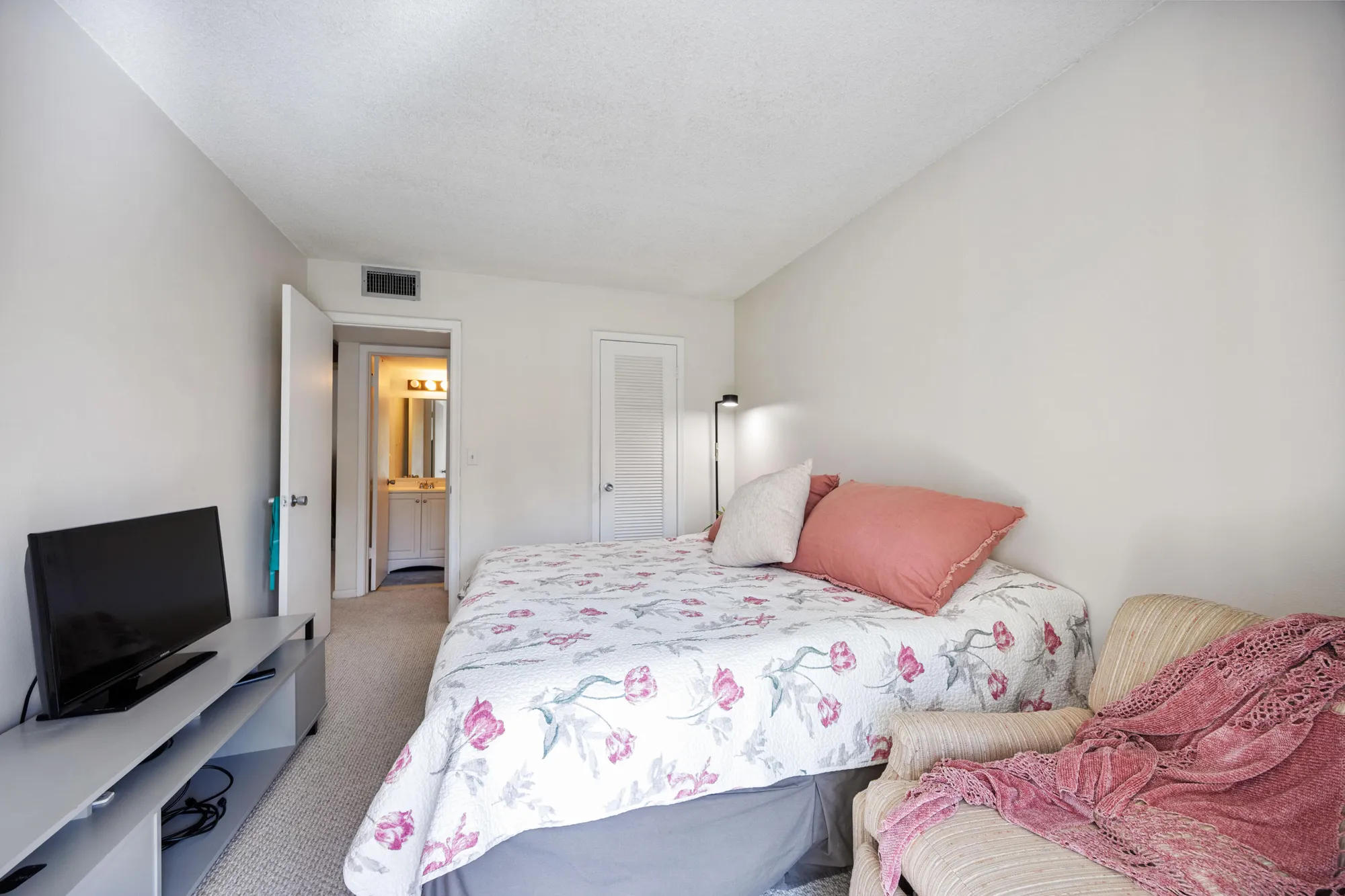 Property Slideshow image 11 of 15 | 419 sheffield q q, West Palm Beach, FL, 33417