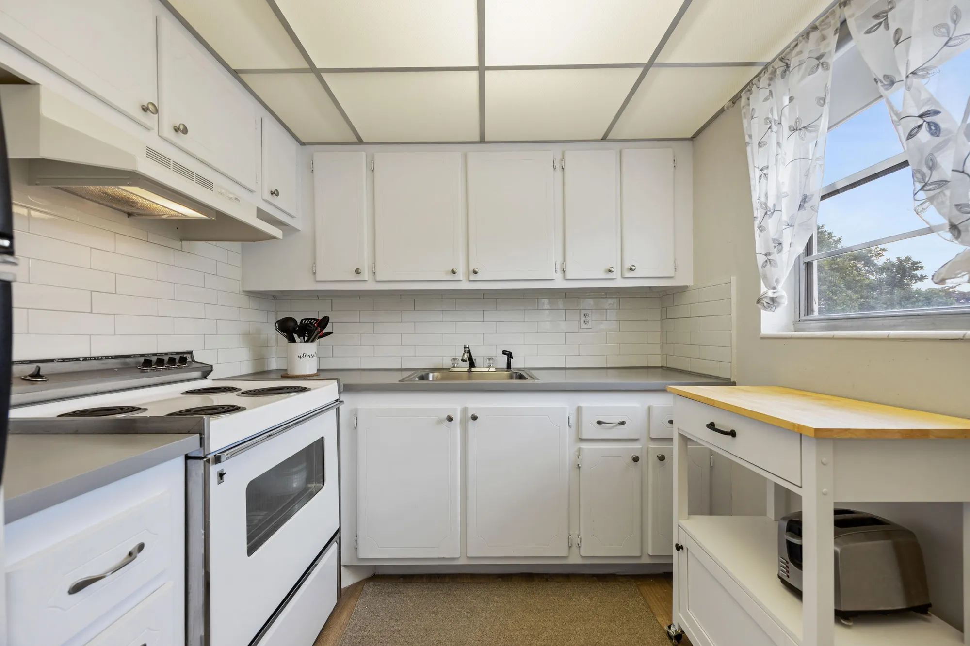 Property Slideshow image 7 of 15 | 419 sheffield q q, West Palm Beach, FL, 33417