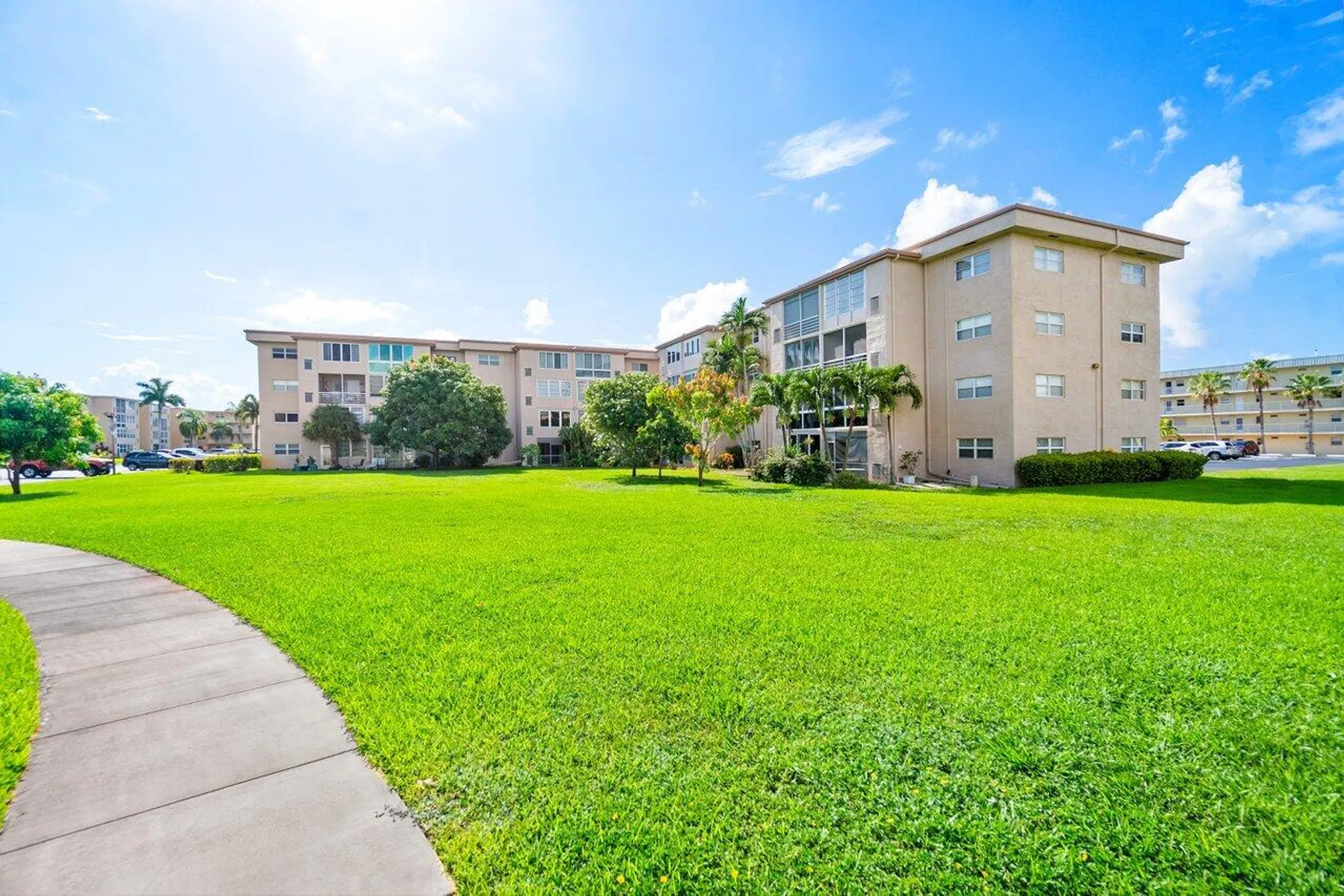Property Slideshow image 5 of 44 | 2615 ne 1st ct apt 303, Boynton Beach, FL, 33435