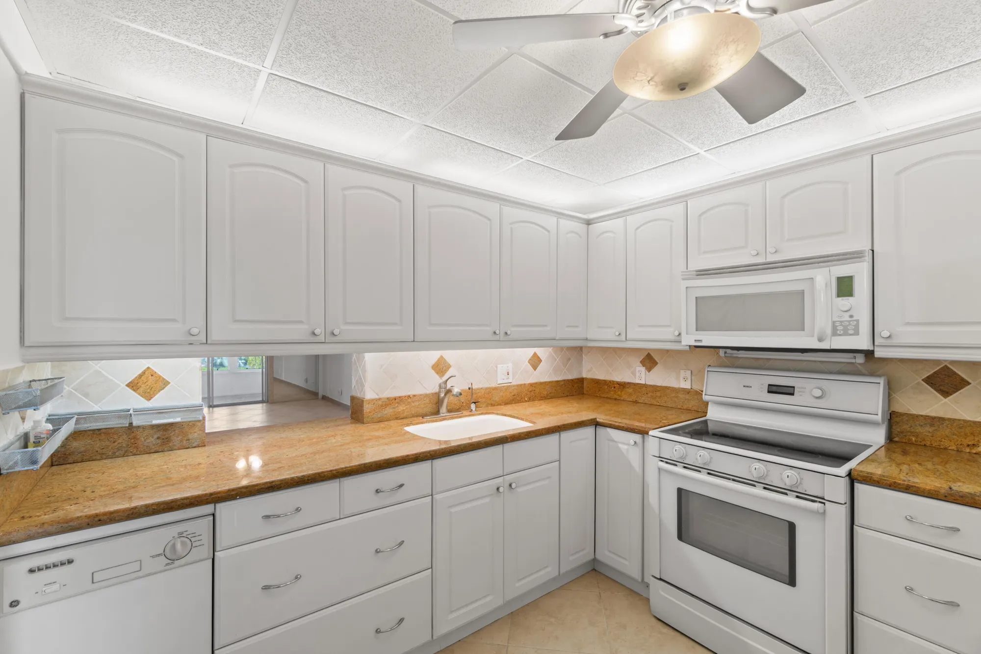 Property Slideshow image 14 of 44 | 2615 ne 1st ct apt 303, Boynton Beach, FL, 33435
