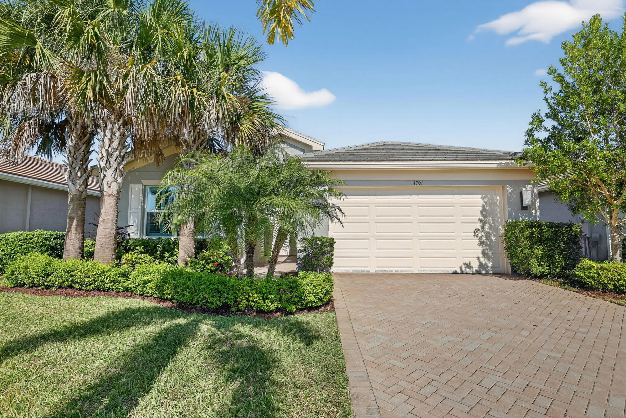 Property Slideshow image 13 of 84 | 11701 sw sailfish isles way, Port Saint Lucie, FL, 34987