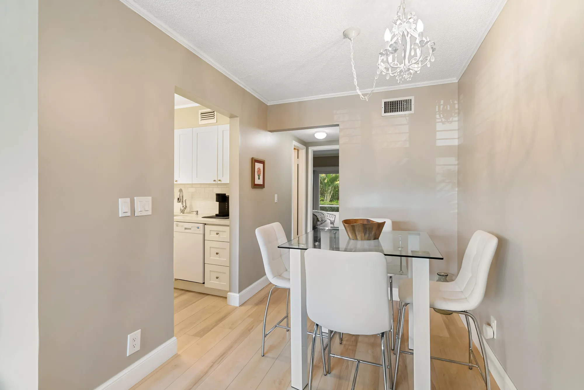 Property Slideshow image 9 of 39 | 210 horizons e 111, Boynton Beach, FL, 33435