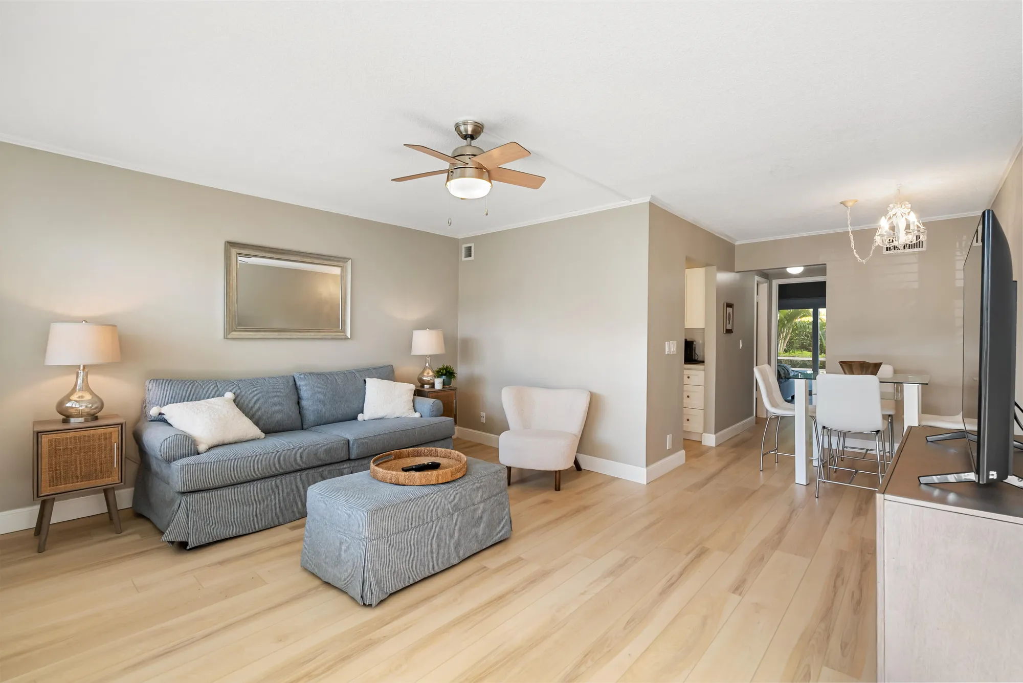 Property Slideshow image 11 of 39 | 210 horizons e 111, Boynton Beach, FL, 33435