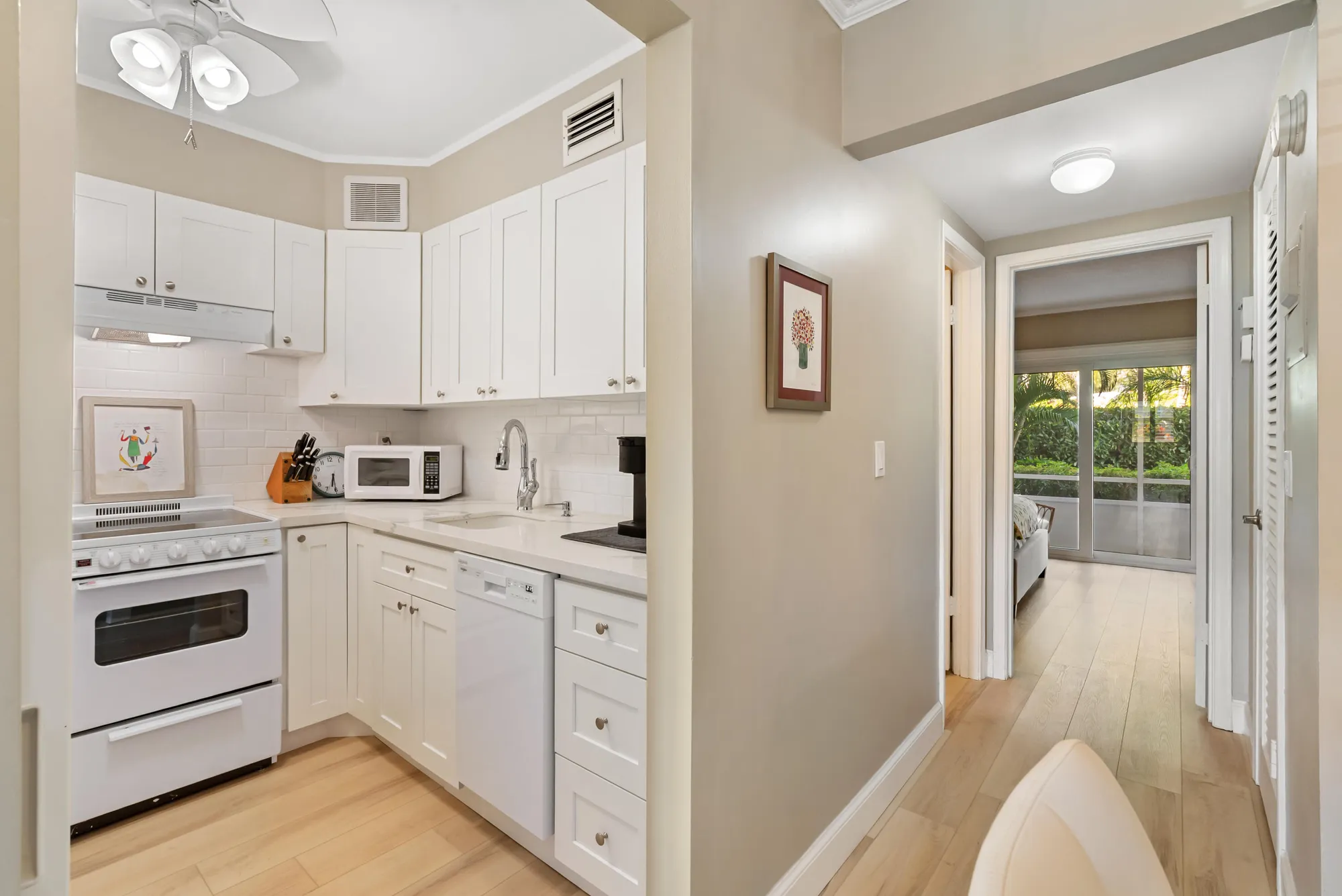 Property Slideshow image 18 of 39 | 210 horizons e 111, Boynton Beach, FL, 33435