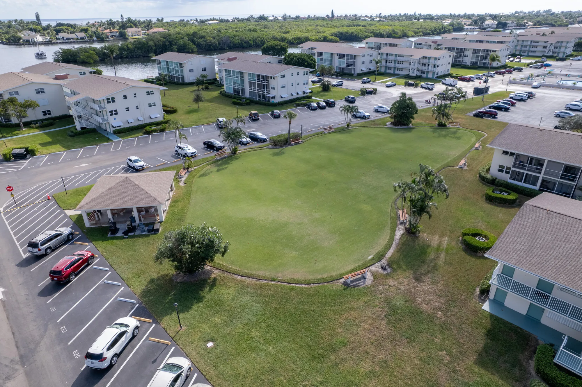 Property Slideshow image 29 of 39 | 210 horizons e 111, Boynton Beach, FL, 33435