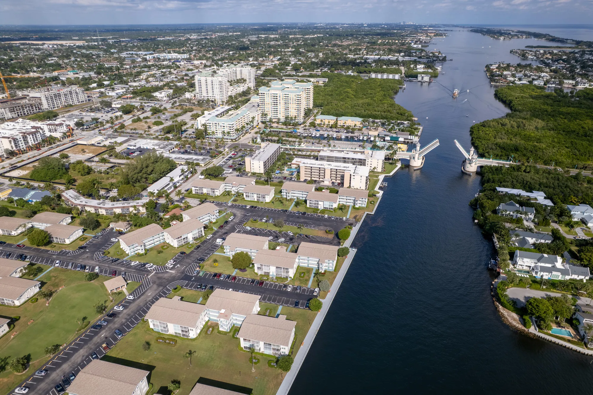 Property Slideshow image 32 of 39 | 210 horizons e 111, Boynton Beach, FL, 33435