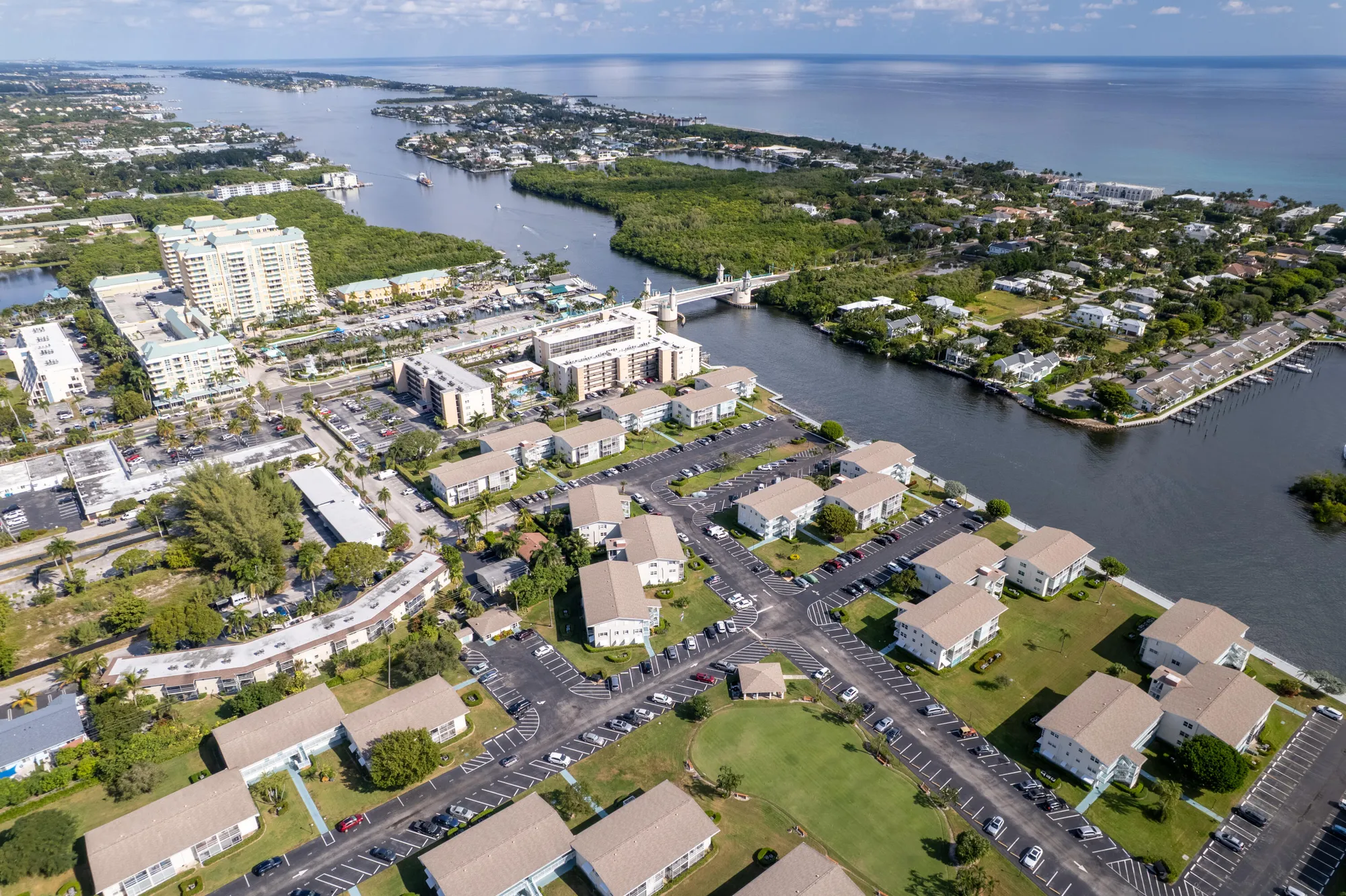 Property Slideshow image 33 of 39 | 210 horizons e 111, Boynton Beach, FL, 33435