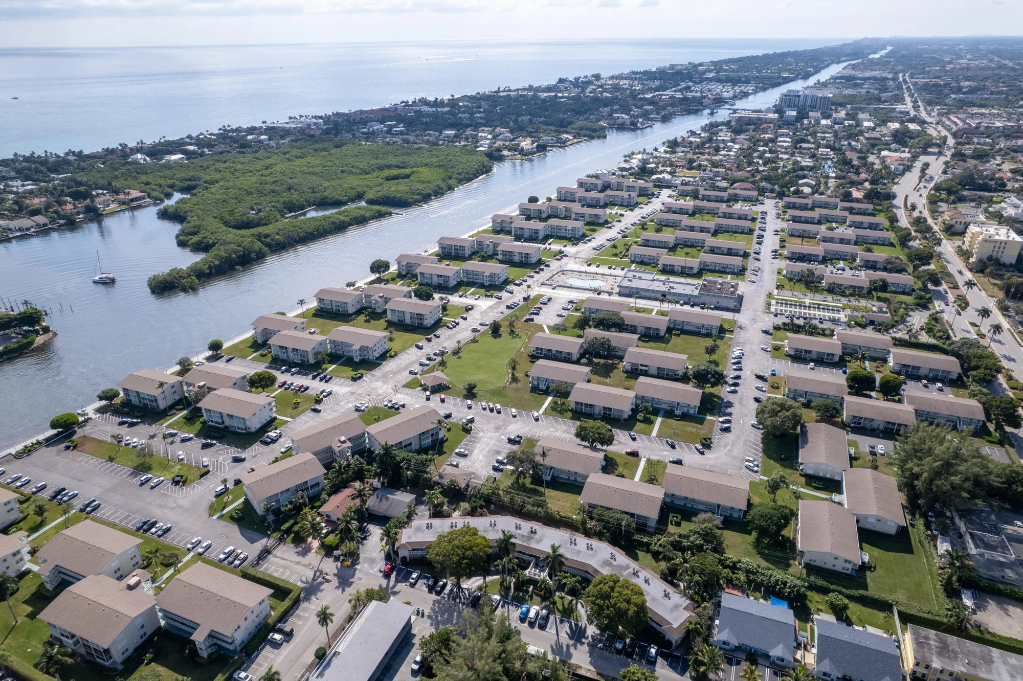 Property Slideshow image 34 of 39 | 210 horizons e 111, Boynton Beach, FL, 33435