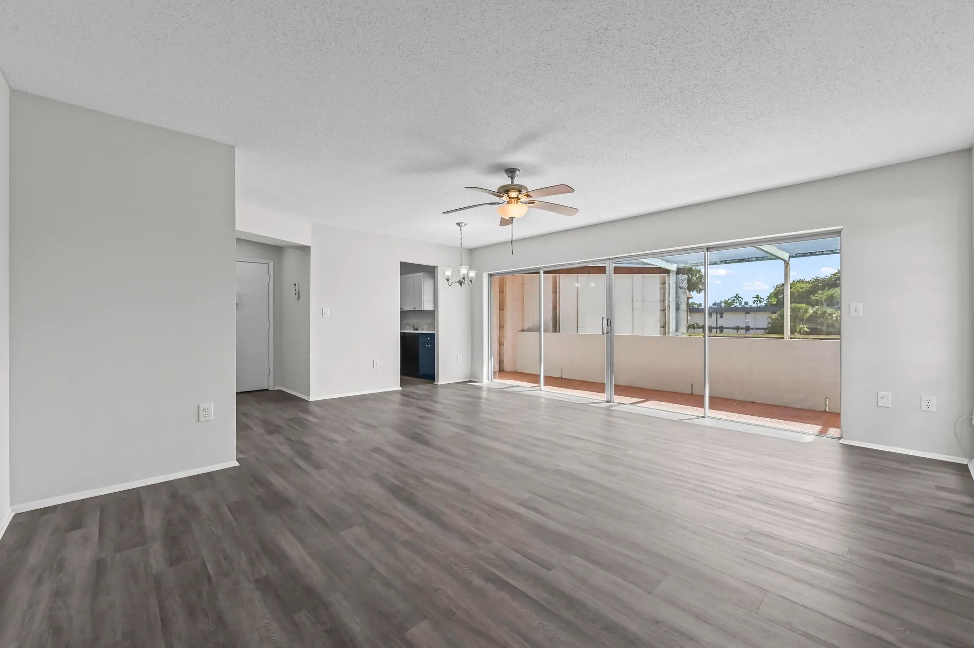 Property Slideshow image 10 of 36 | 6 greenway vlg 212, Royal Palm Beach, FL, 33411