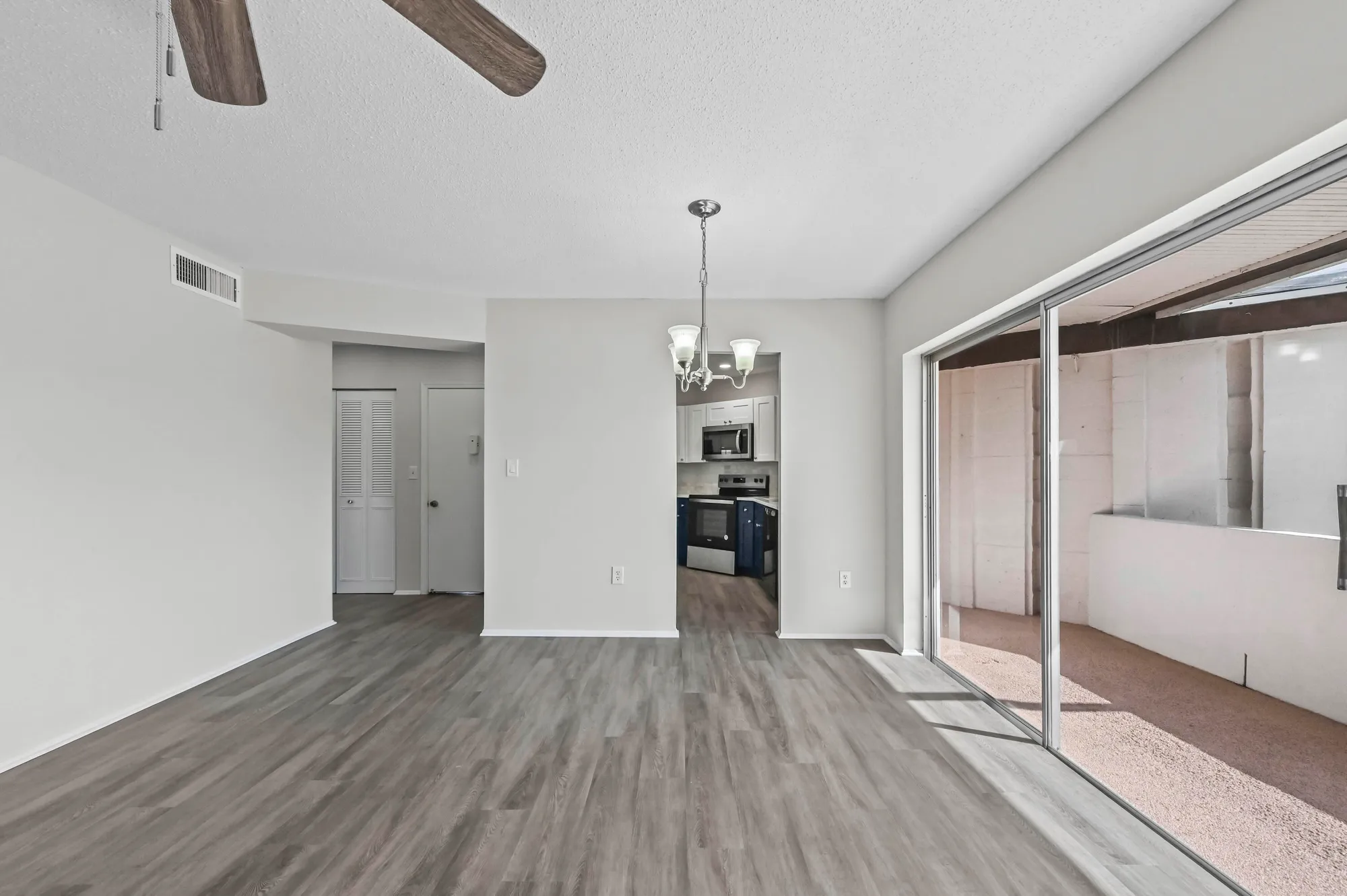 Property Slideshow image 12 of 36 | 6 greenway vlg 212, Royal Palm Beach, FL, 33411