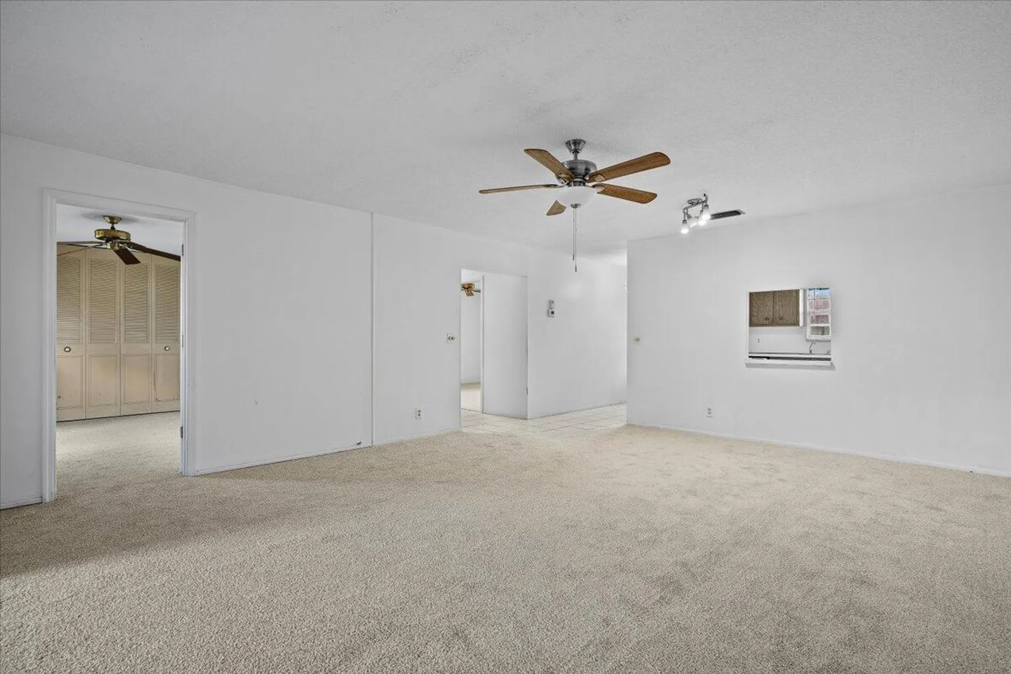 Property Slideshow image 10 of 45 | 102 amherst ln, Lake Worth, FL, 33467