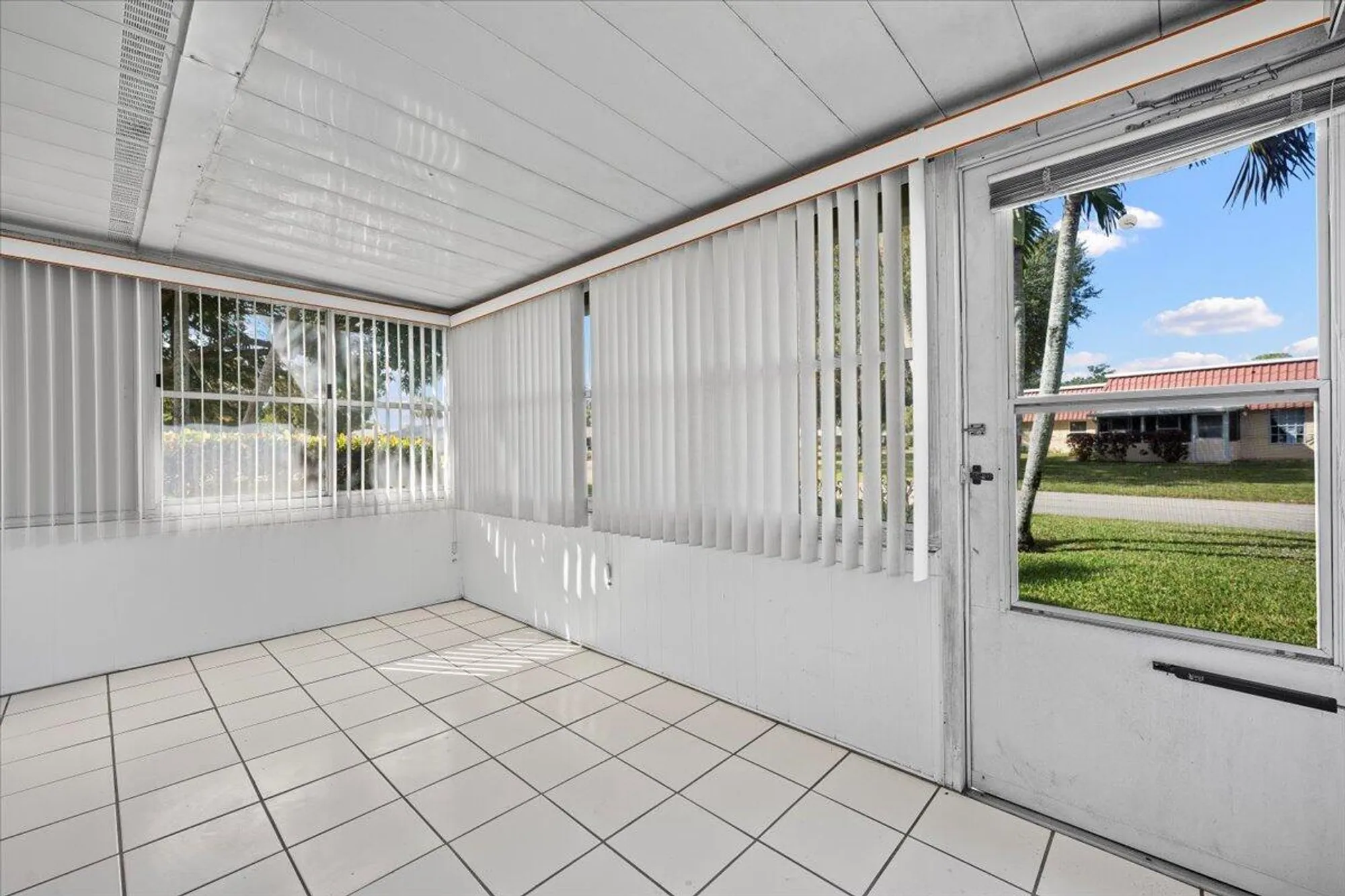 Property Slideshow image 19 of 45 | 102 amherst ln, Lake Worth, FL, 33467