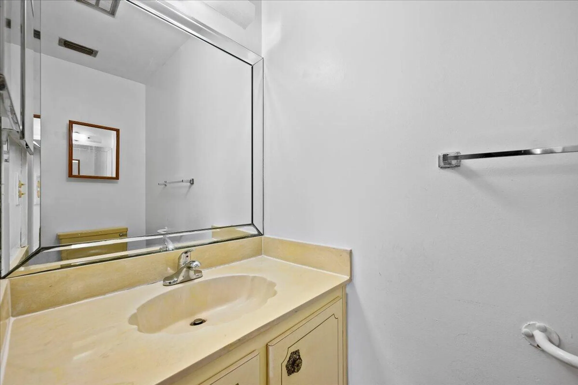 Property Slideshow image 18 of 45 | 102 amherst ln, Lake Worth, FL, 33467