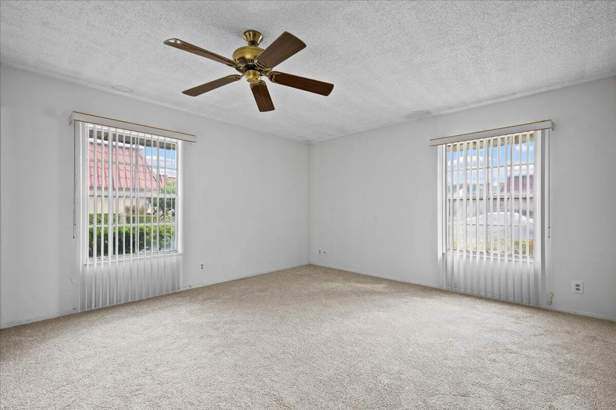 Property Slideshow image 13 of 45 | 102 amherst ln, Lake Worth, FL, 33467