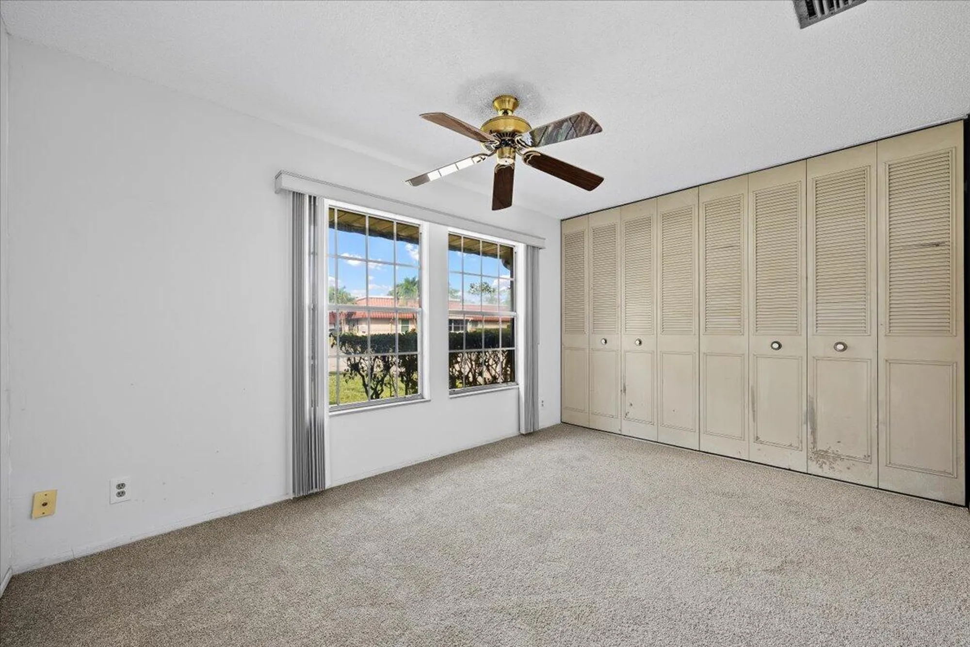 Property Slideshow image 17 of 45 | 102 amherst ln, Lake Worth, FL, 33467