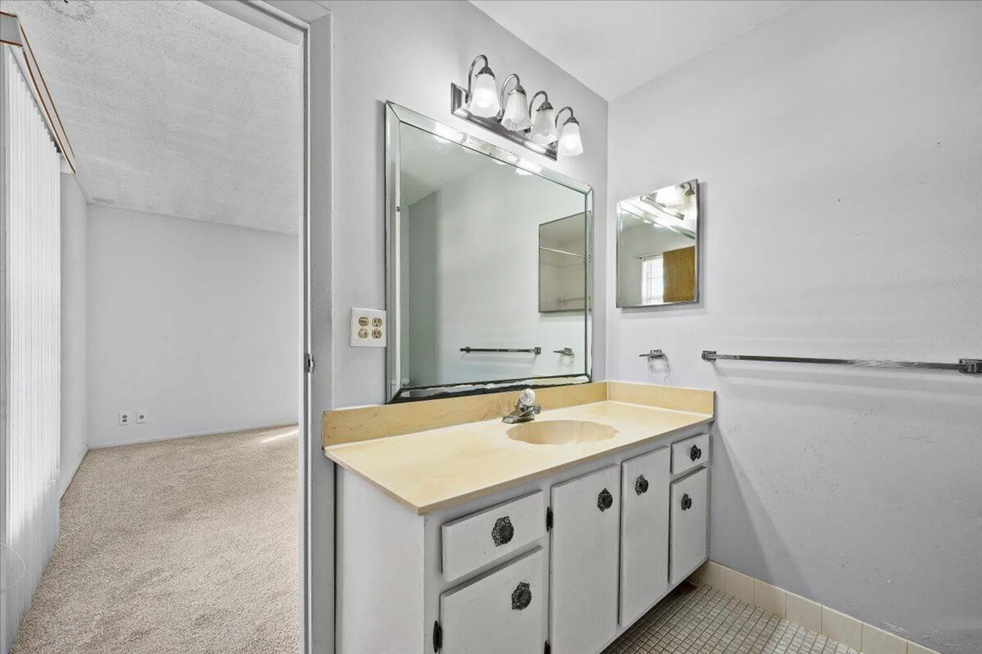 Property Slideshow image 15 of 45 | 102 amherst ln, Lake Worth, FL, 33467