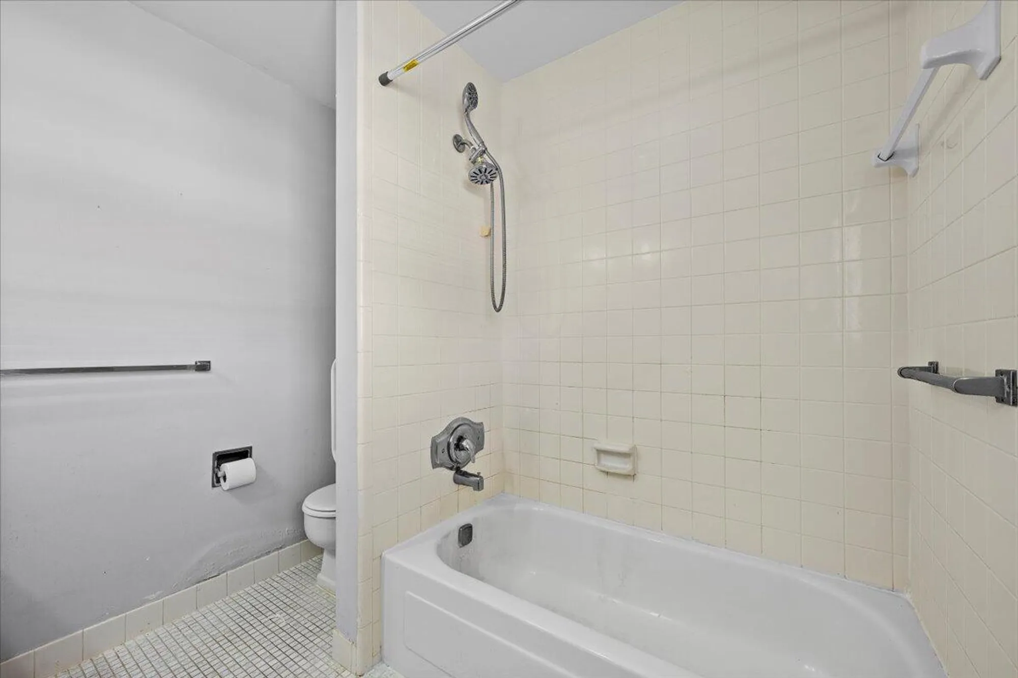 Property Slideshow image 16 of 45 | 102 amherst ln, Lake Worth, FL, 33467