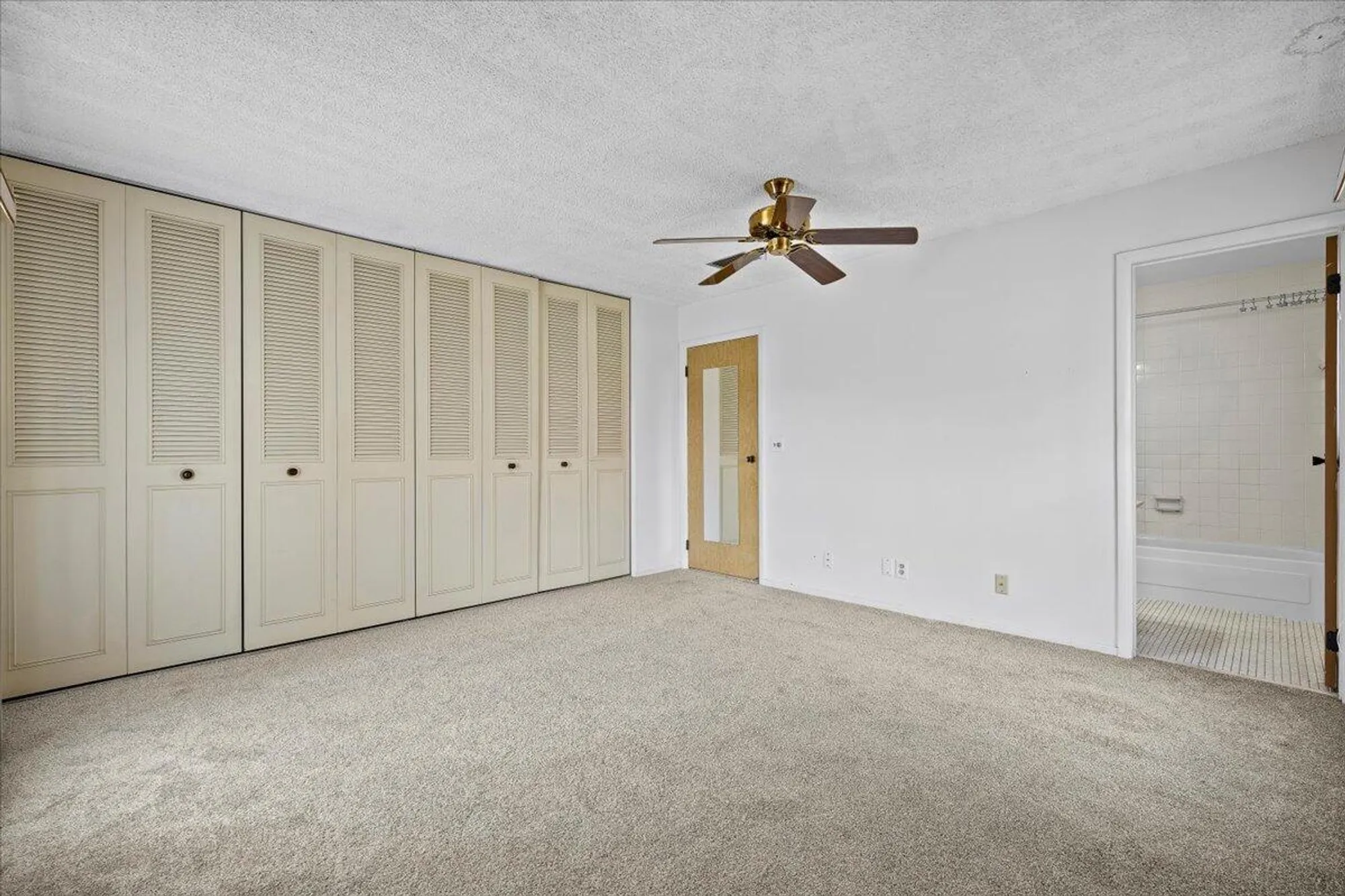 Property Slideshow image 14 of 45 | 102 amherst ln, Lake Worth, FL, 33467