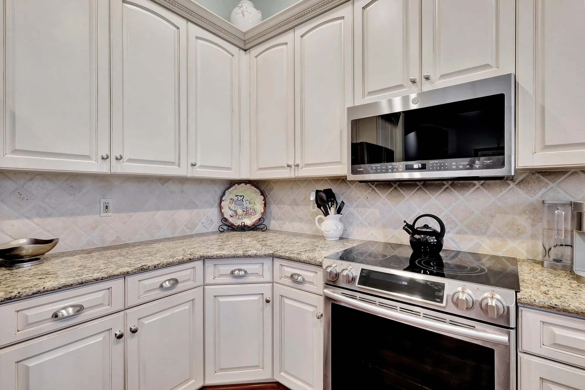 Property Slideshow image 20 of 93 | 7766 ocean sunset dr, Lake Worth, FL, 33467