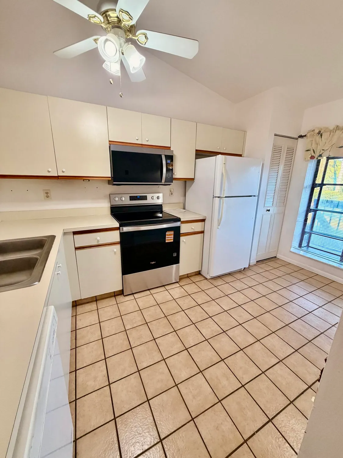 Property Slideshow image 10 of 27 | 3362 perimeter dr # 3362, Greenacres, FL, 33467