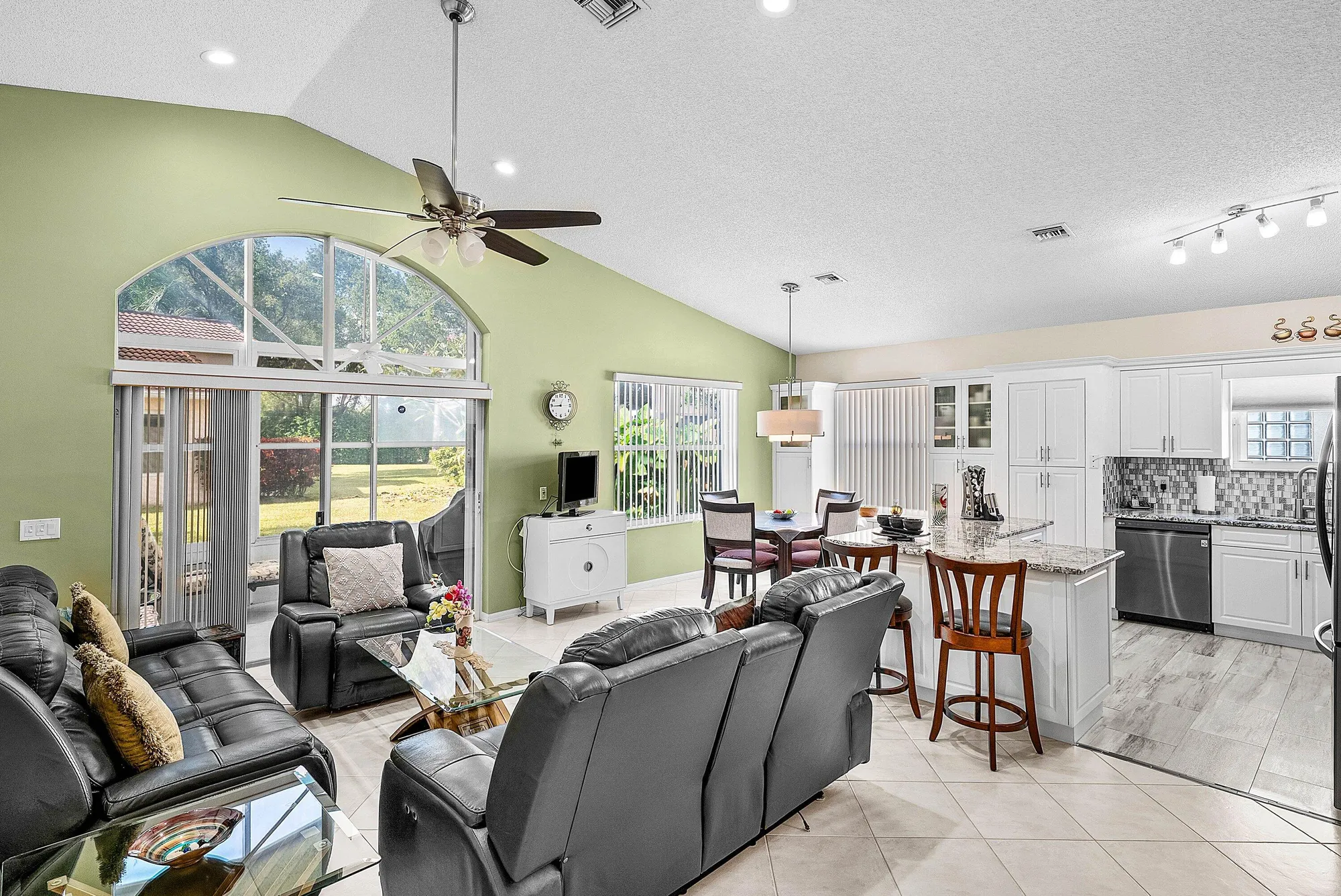 Property Slideshow image 13 of 62 | 9769 lemonwood ter, Boynton Beach, FL, 33437