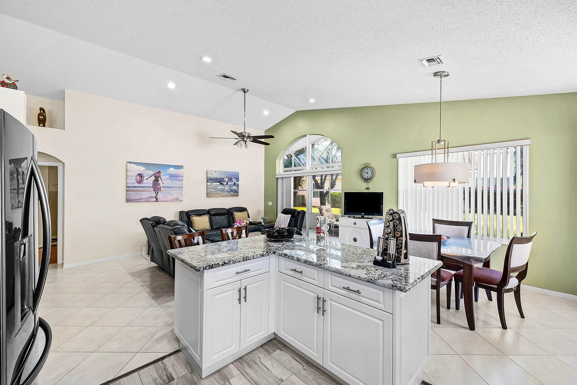 Property Slideshow image 19 of 62 | 9769 lemonwood ter, Boynton Beach, FL, 33437
