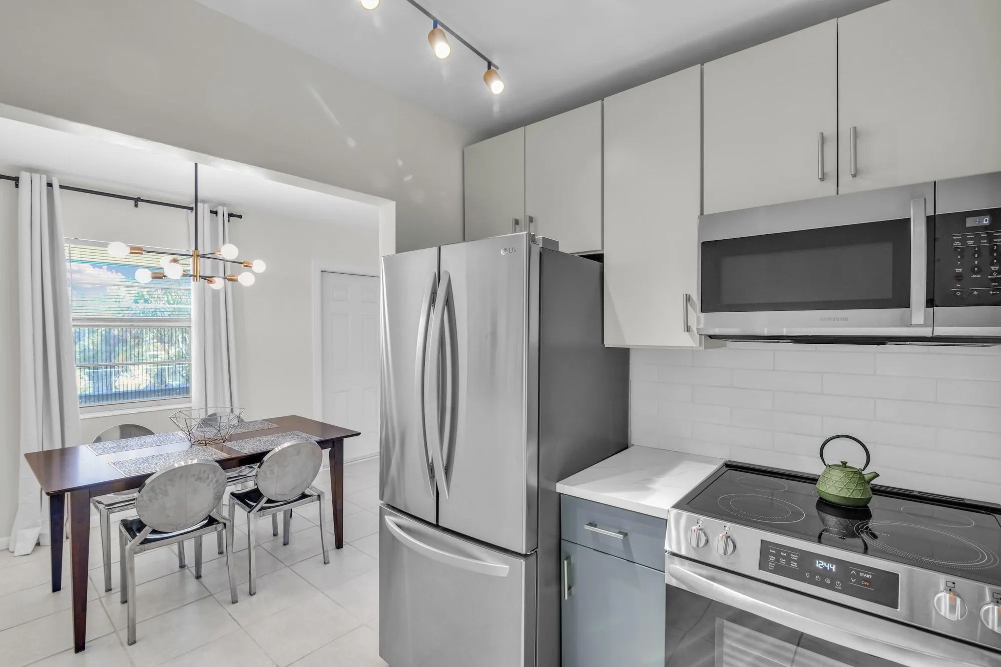 Property Slideshow image 6 of 25 | 302 norwich m, West Palm Beach, FL, 33417