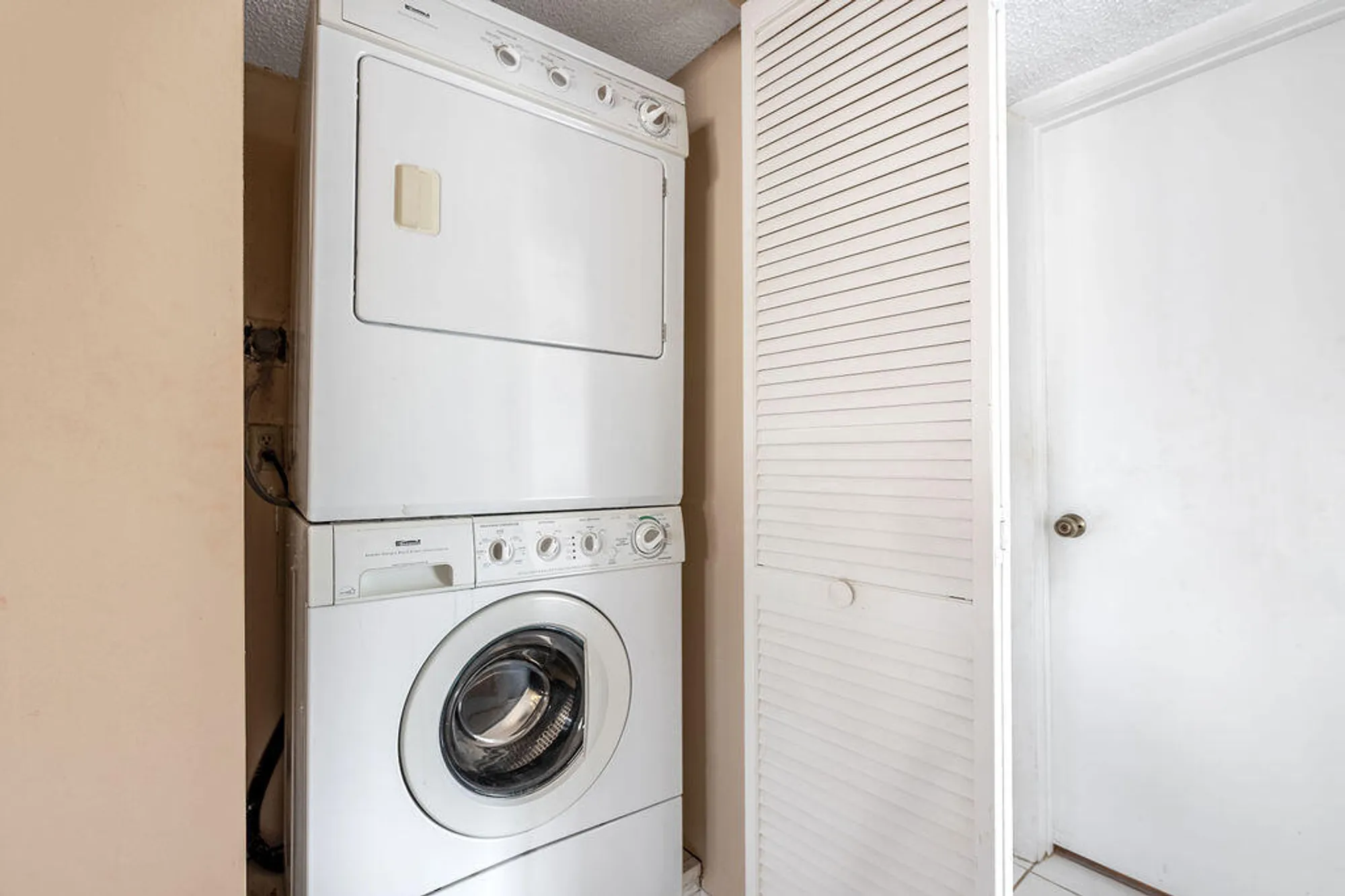 Property Slideshow image 18 of 56 | 7689 glendevon ln apt 1805, Delray Beach, FL, 33446