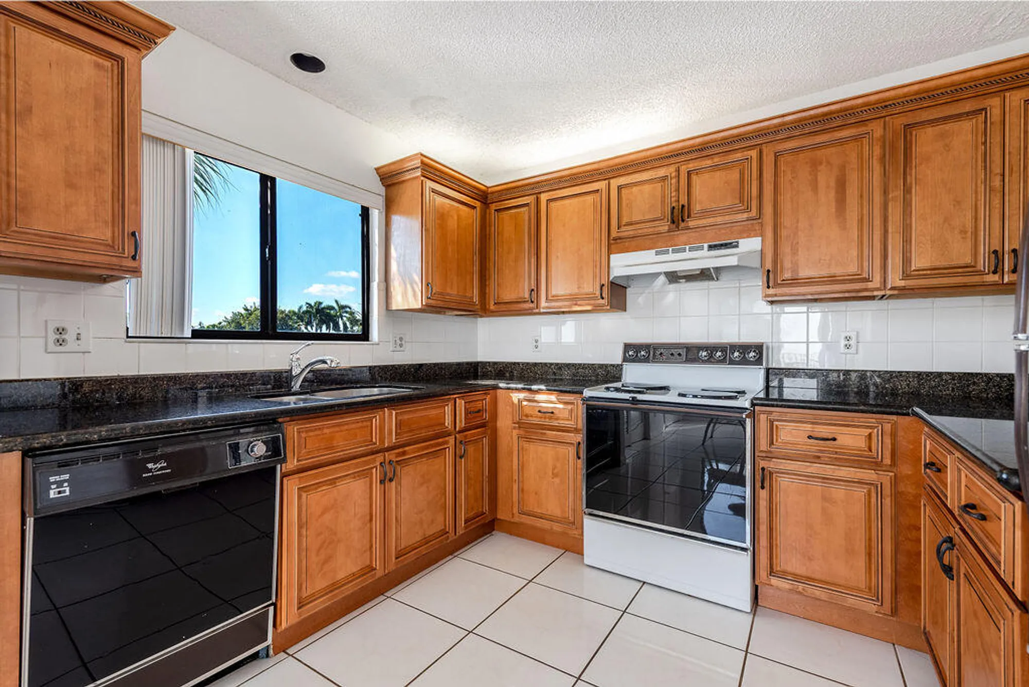 Property Slideshow image 3 of 56 | 7689 glendevon ln apt 1805, Delray Beach, FL, 33446