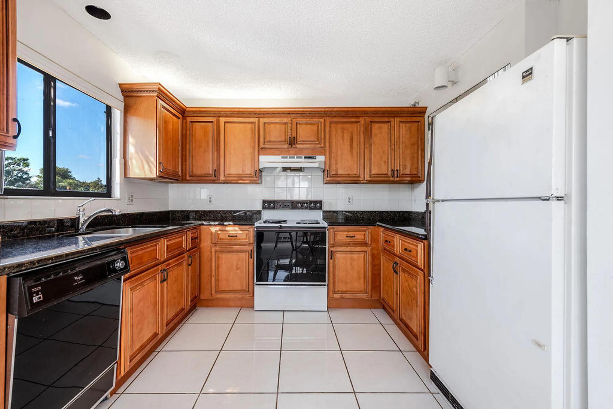 Property Slideshow image 4 of 56 | 7689 glendevon ln apt 1805, Delray Beach, FL, 33446