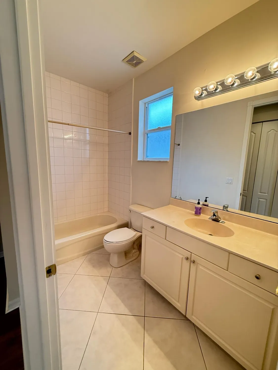 Property Slideshow image 11 of 35 | 10060 armani dr, Boynton Beach, FL, 33437